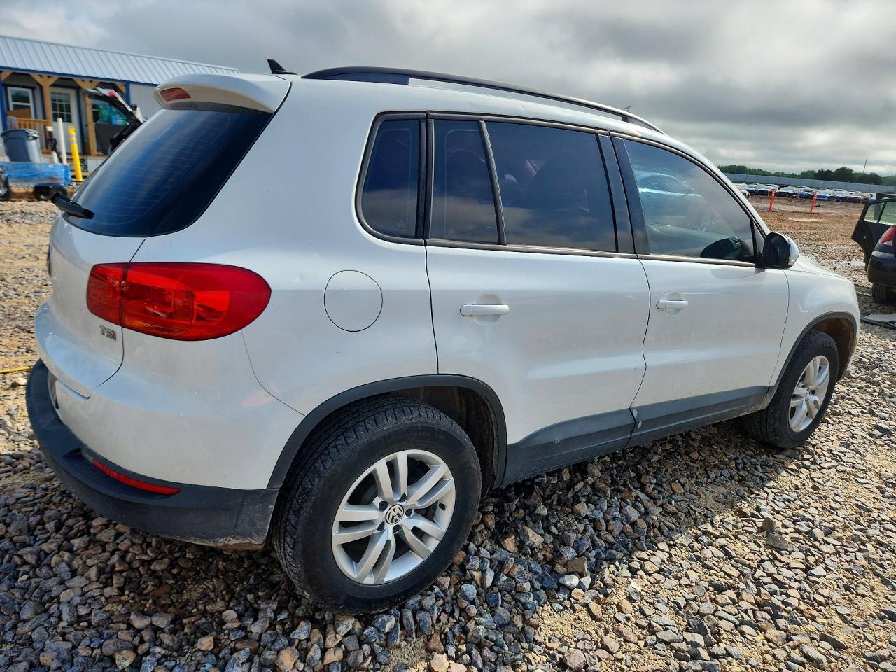 2017 Volkswagen Tiguan S - Фото 3