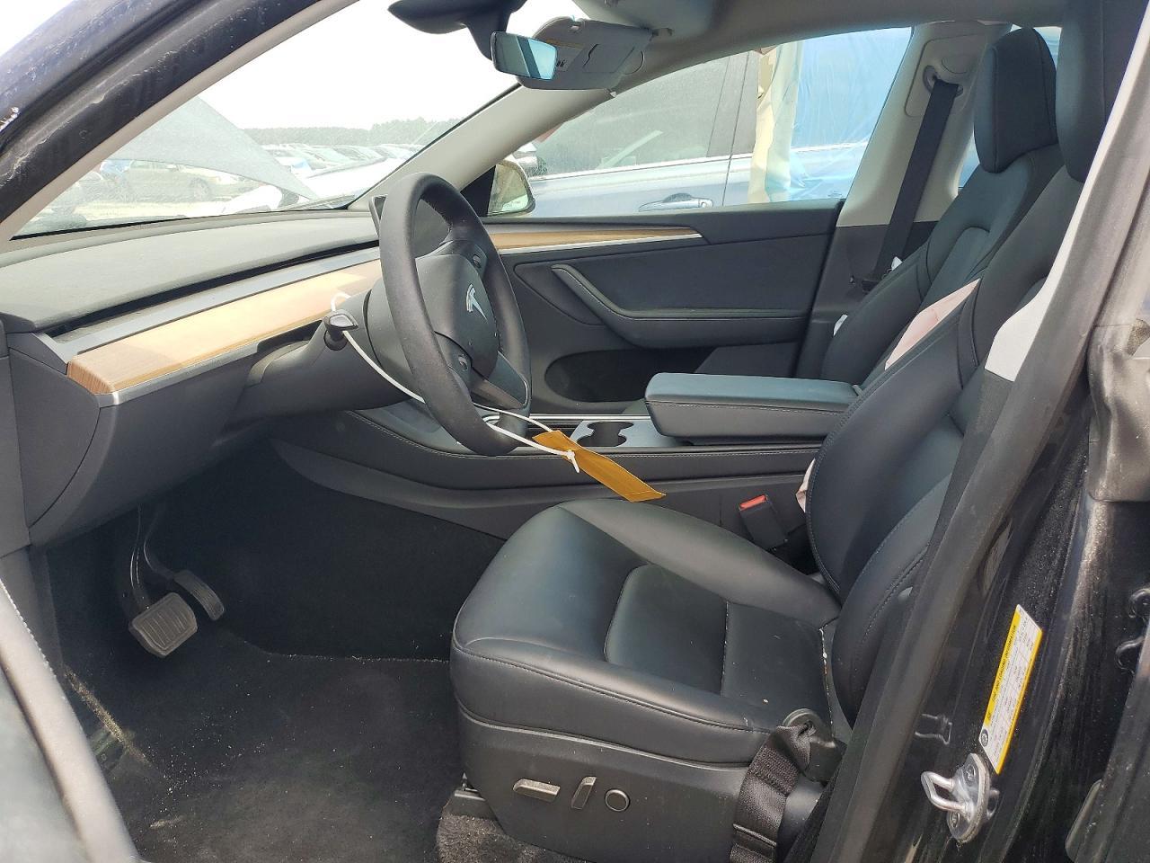 2025 Tesla Model Y - Image 7