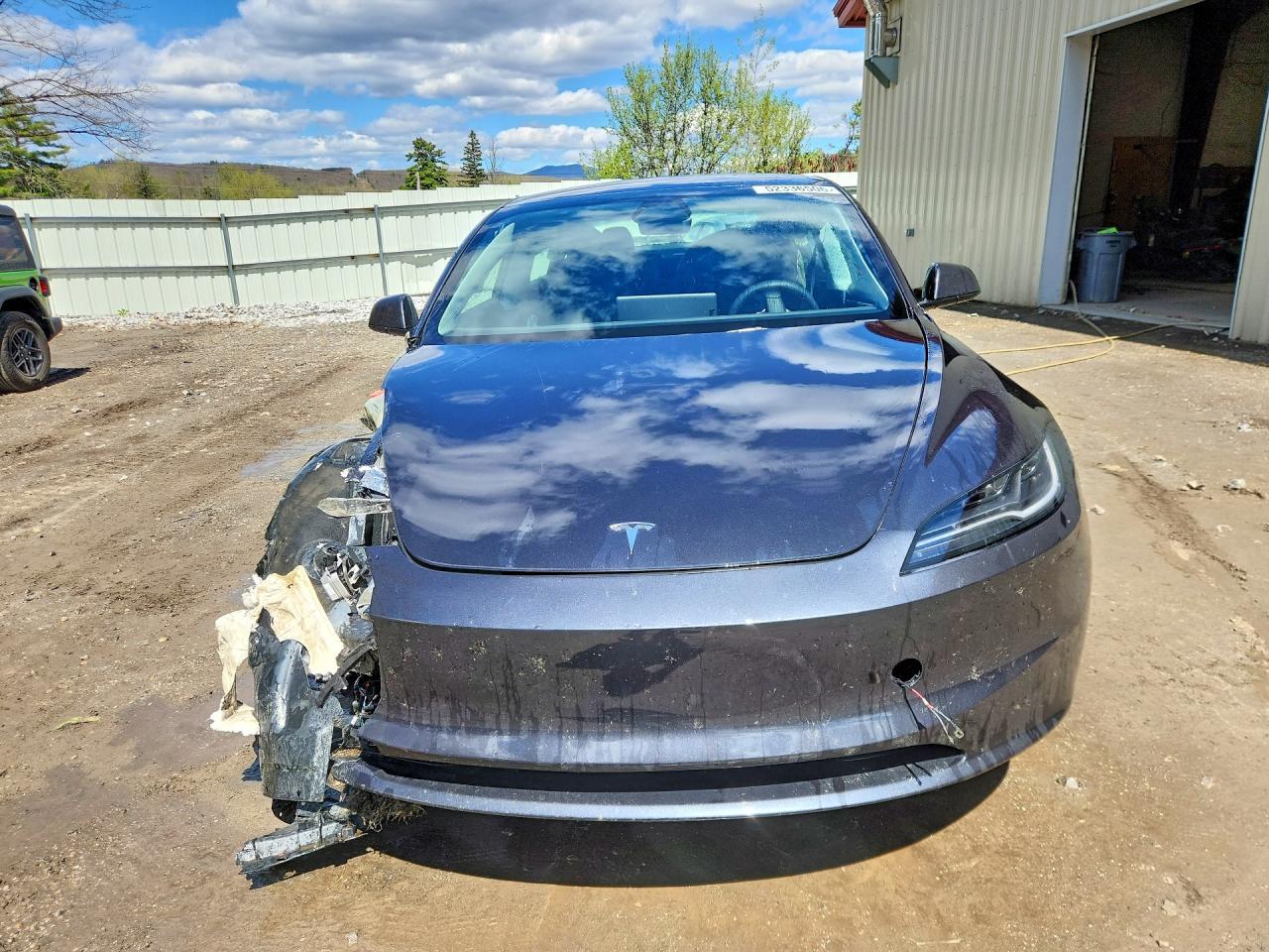 2025 Tesla Model 3 - Фото 5
