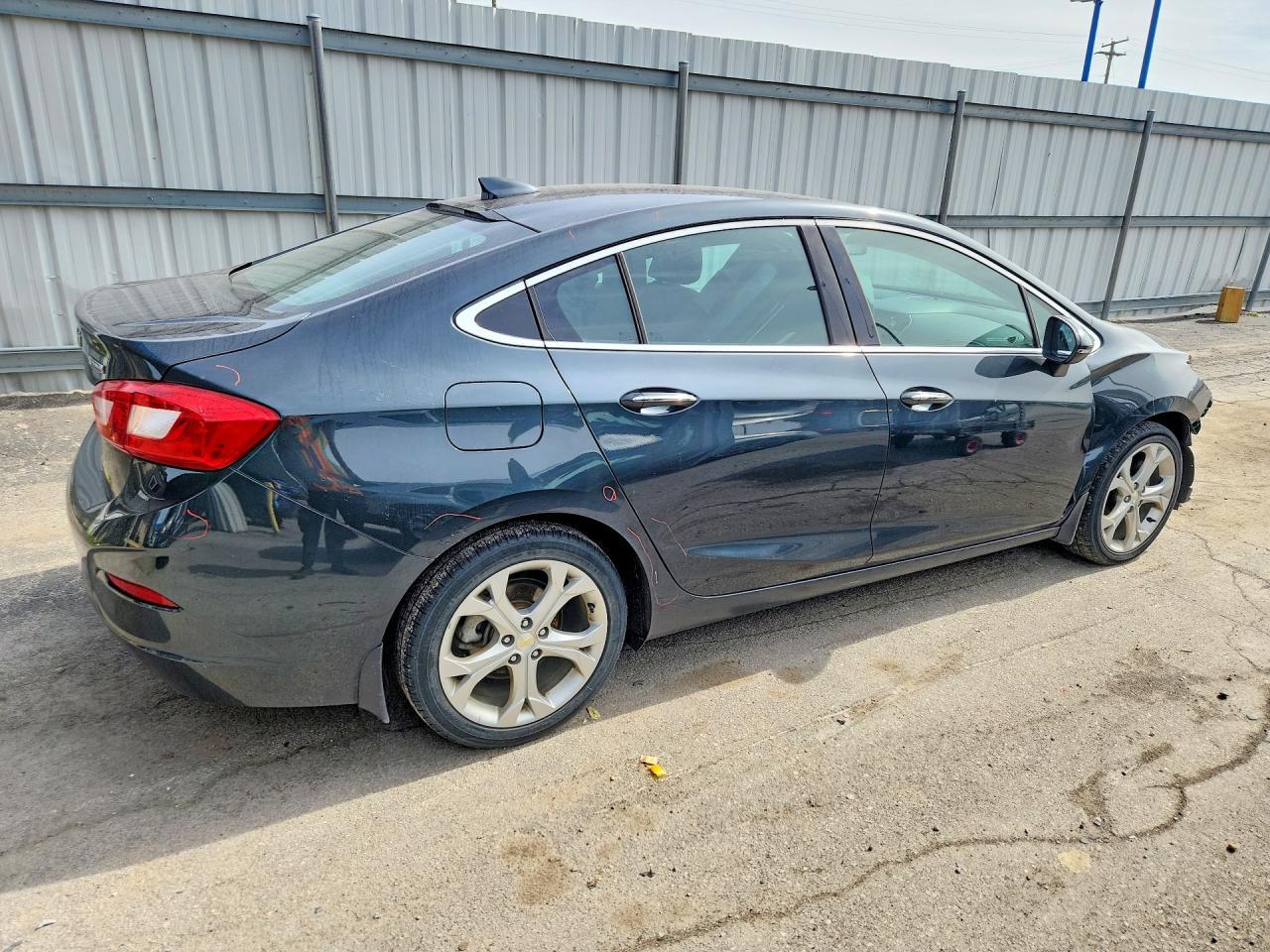2017 Chevrolet Cruze Premier - Фото 3