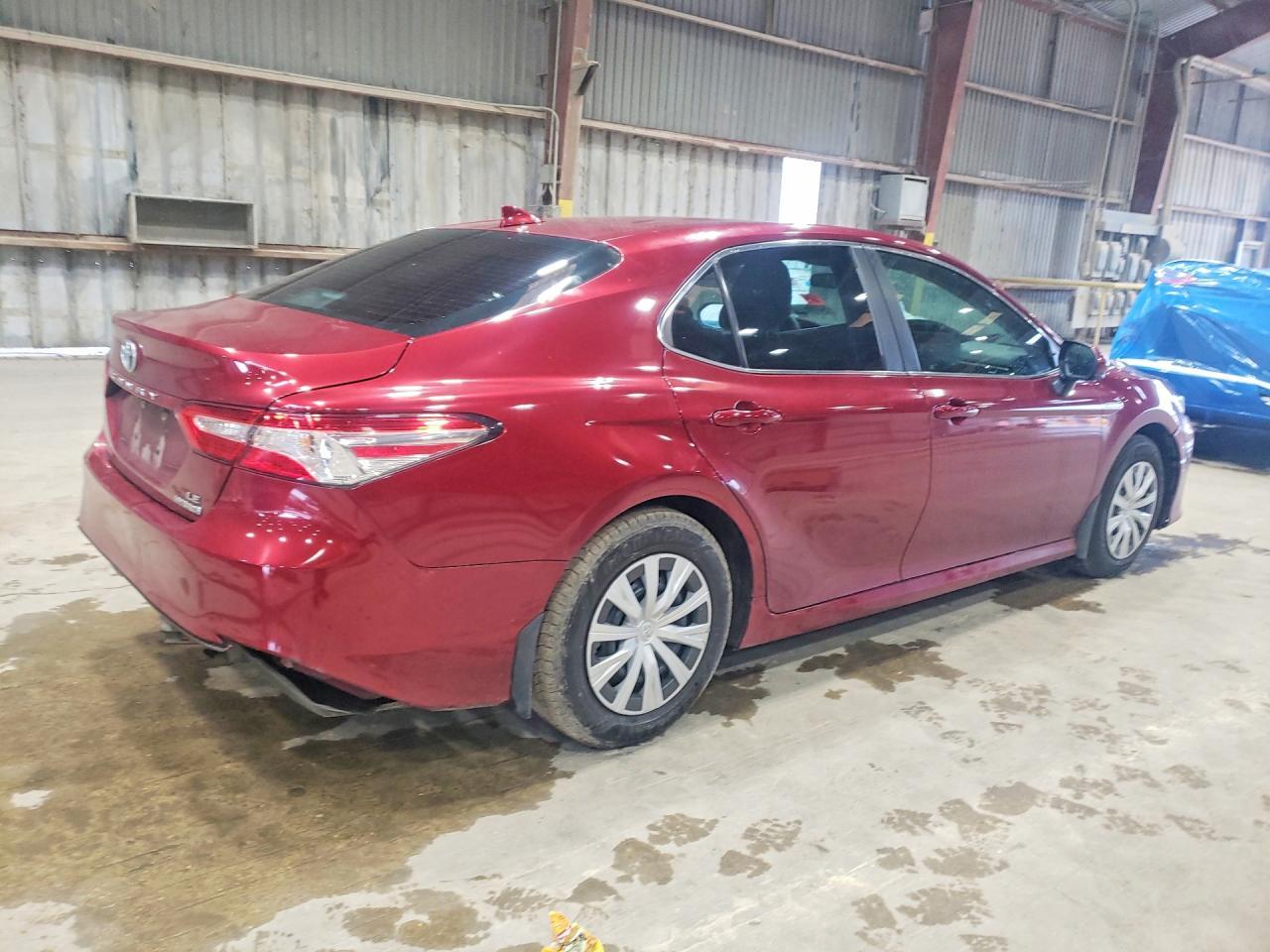 2020 Toyota Camry Le - Фото 3