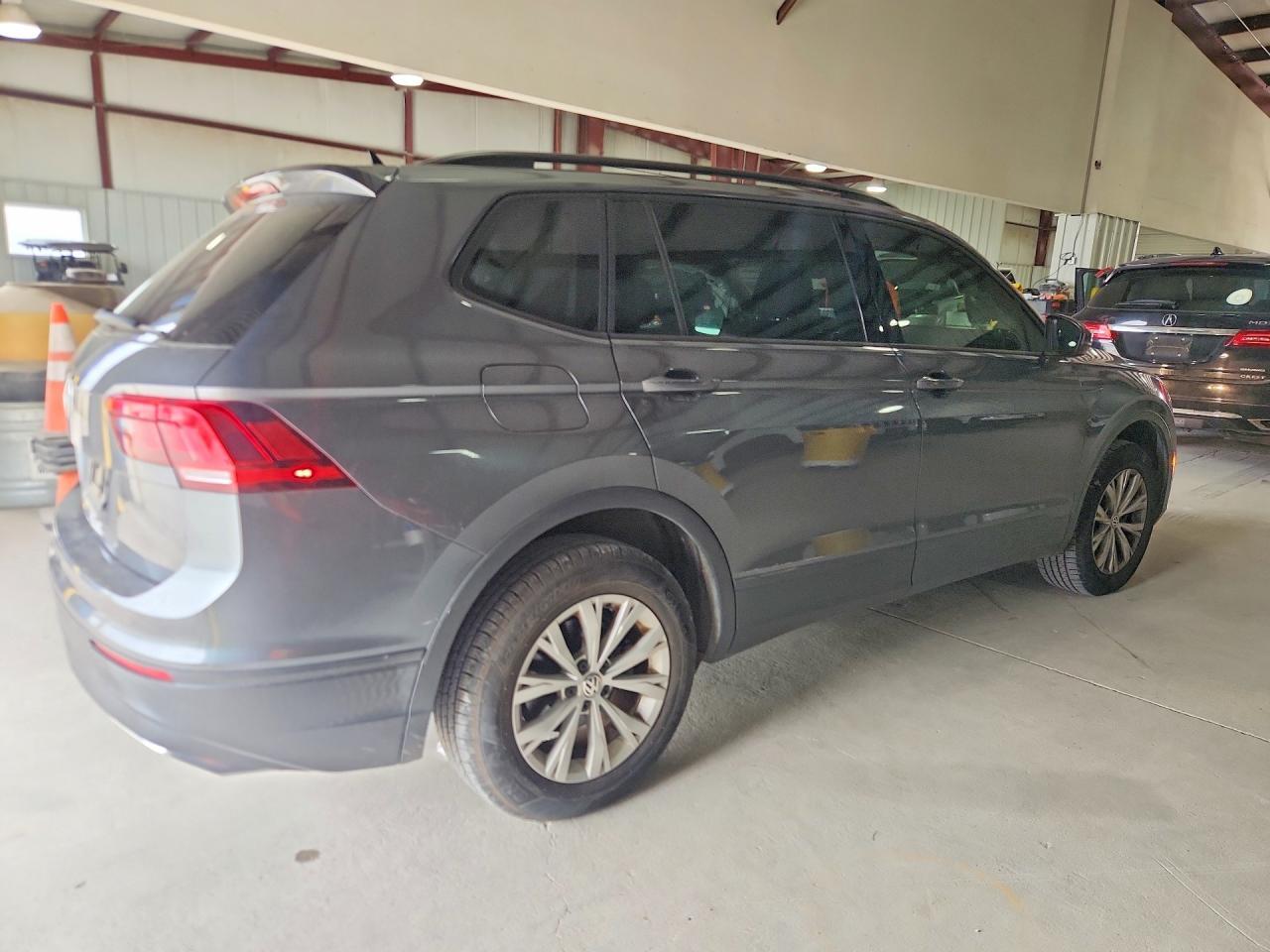 2020 Volkswagen Tiguan S - Фото 3