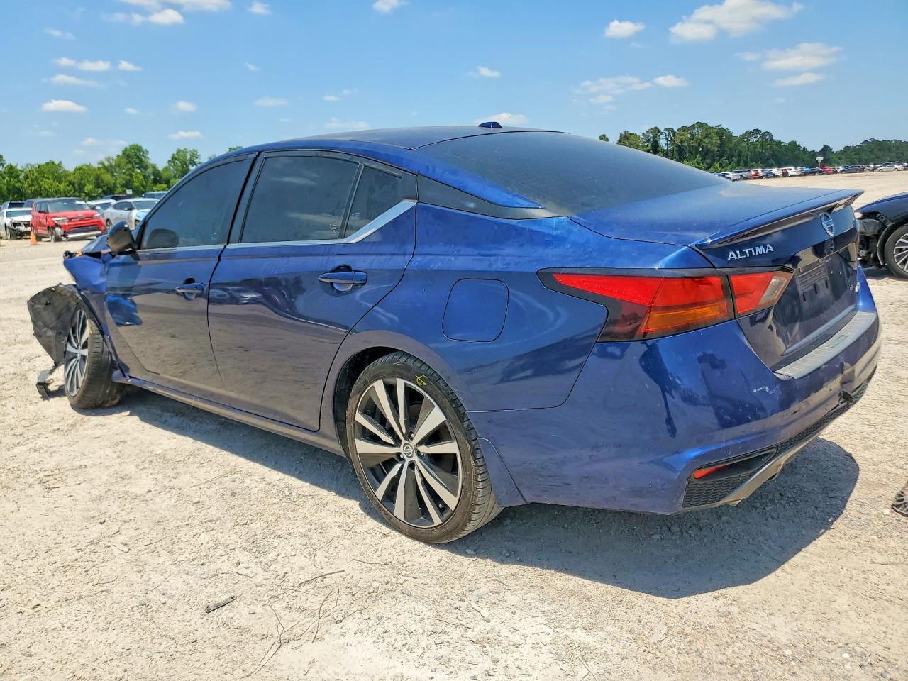 2022 Nissan Altima Sr - Фото 2