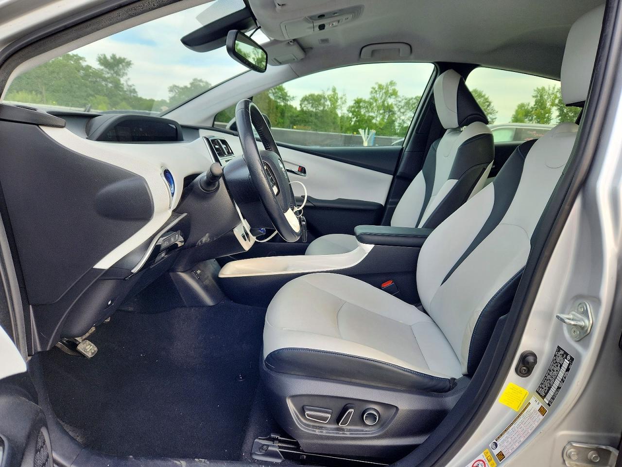 2017 Toyota Prius Four Touring - Фото 7