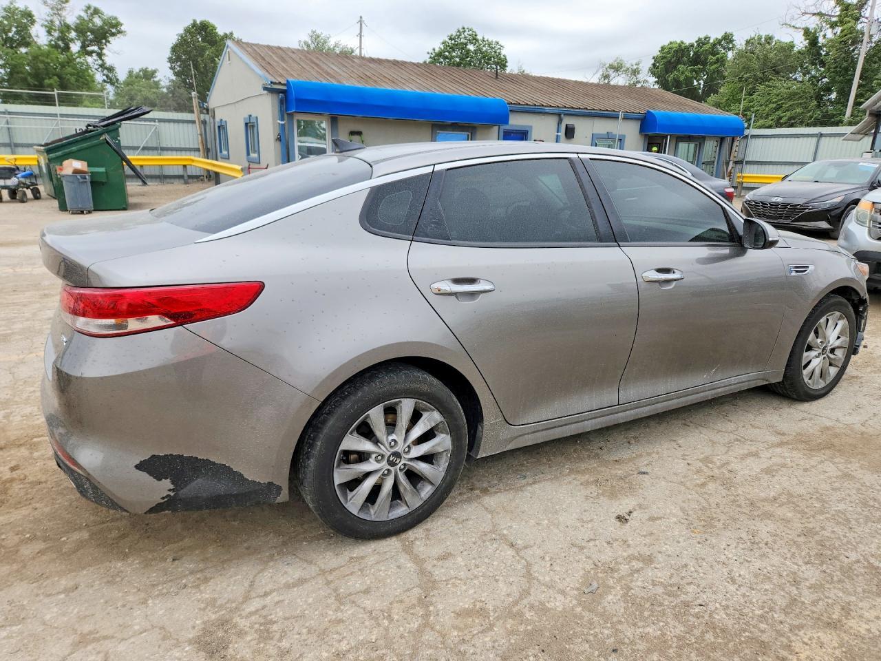 2016 Kia Optima Ex - Image 3
