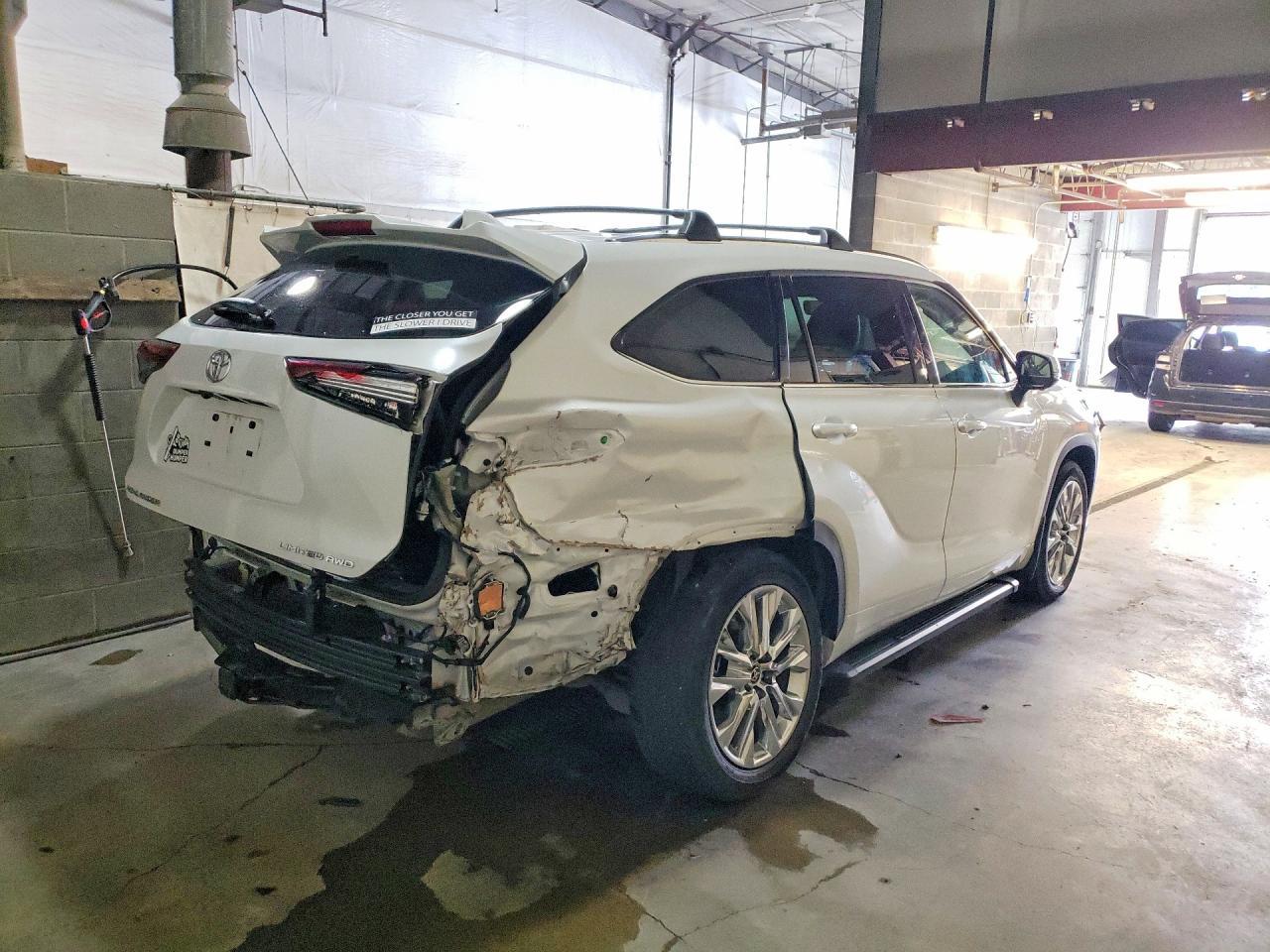 2024 Toyota Highlander Limited - Фото 3