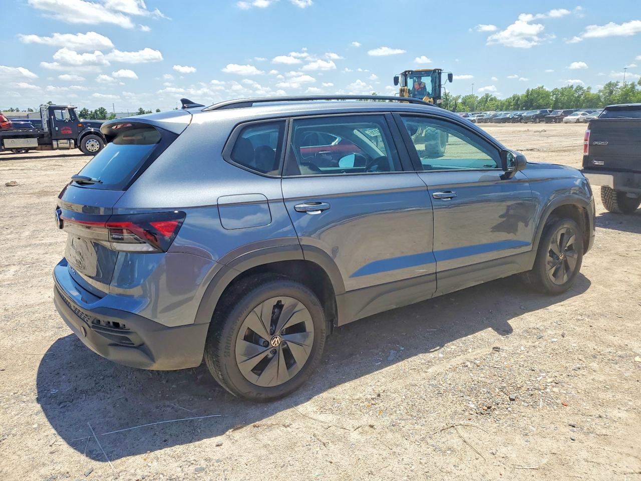 2025 Volkswagen Taos S - Фото 3