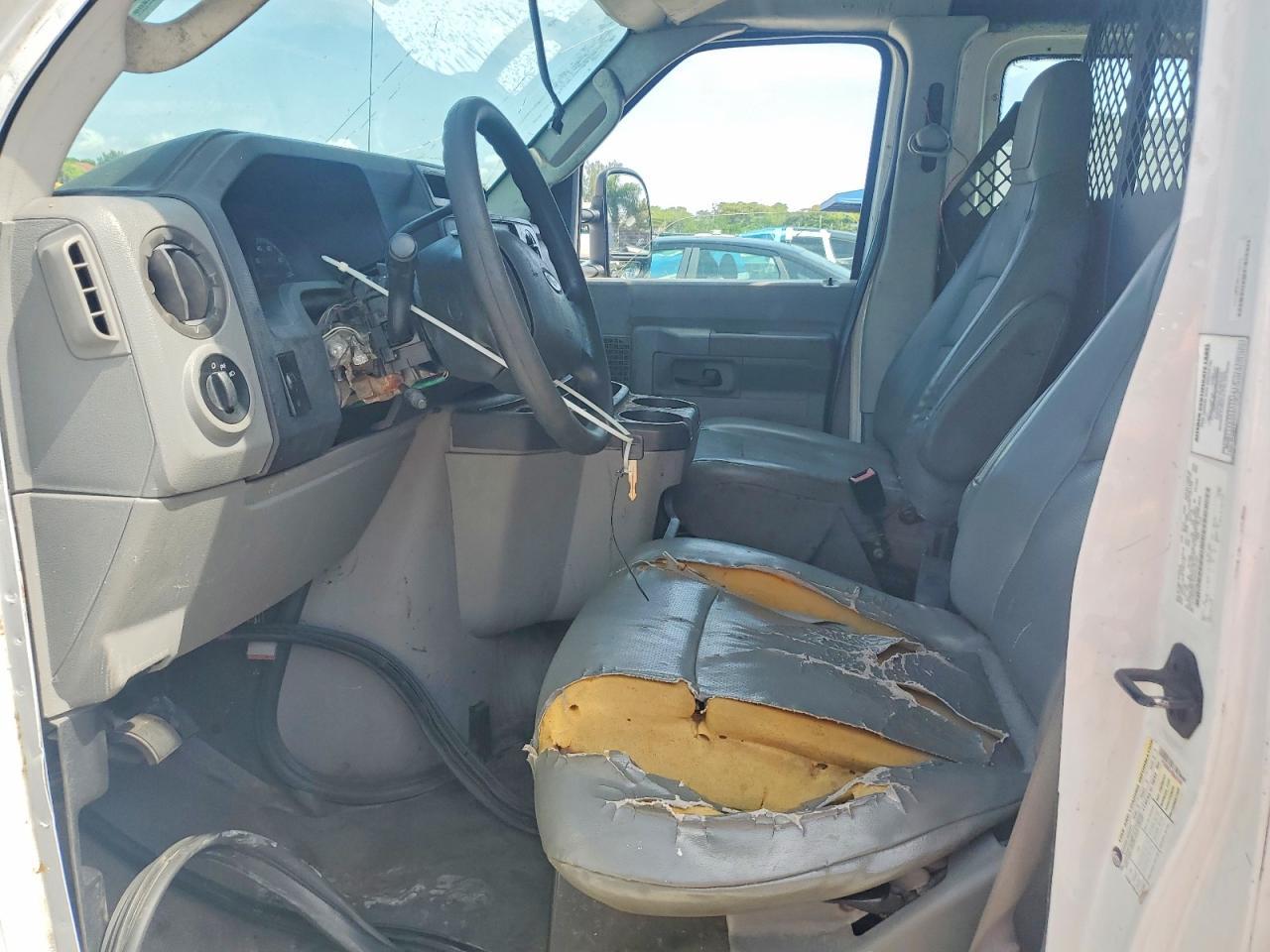 2013 Ford E350 Delivery Van - Фото 7