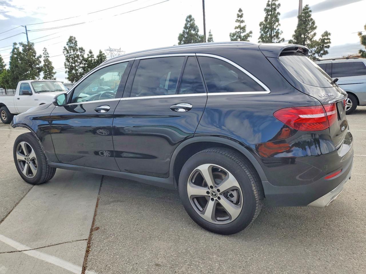 2018 Mercedes-Benz Glc 300 - Image 2
