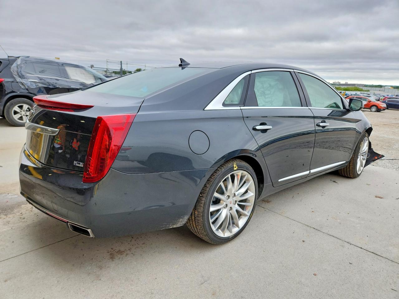 2013 Cadillac Xts Platinum - Image 3