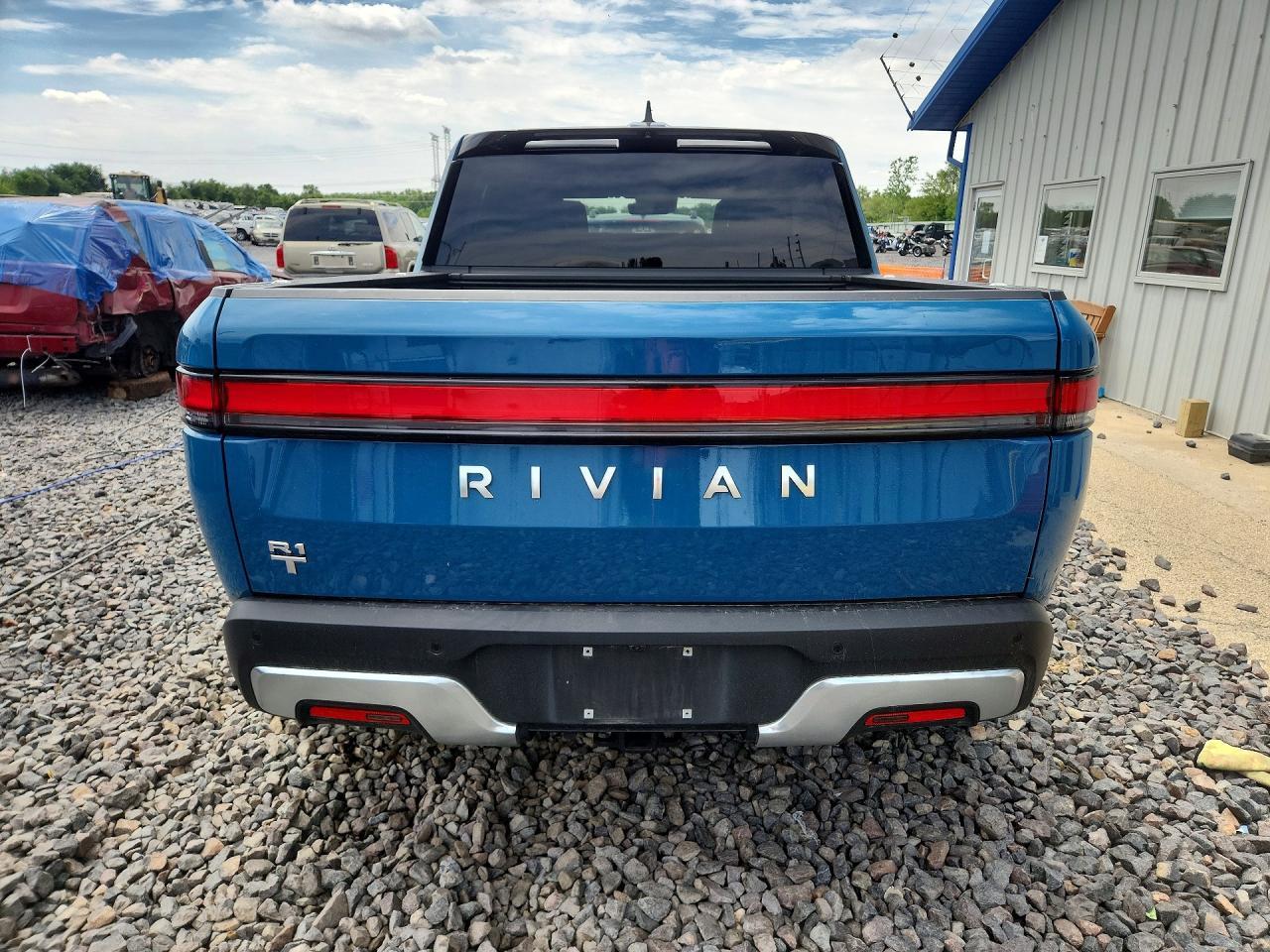 2023 Rivian R1T Adventure - Фото 6