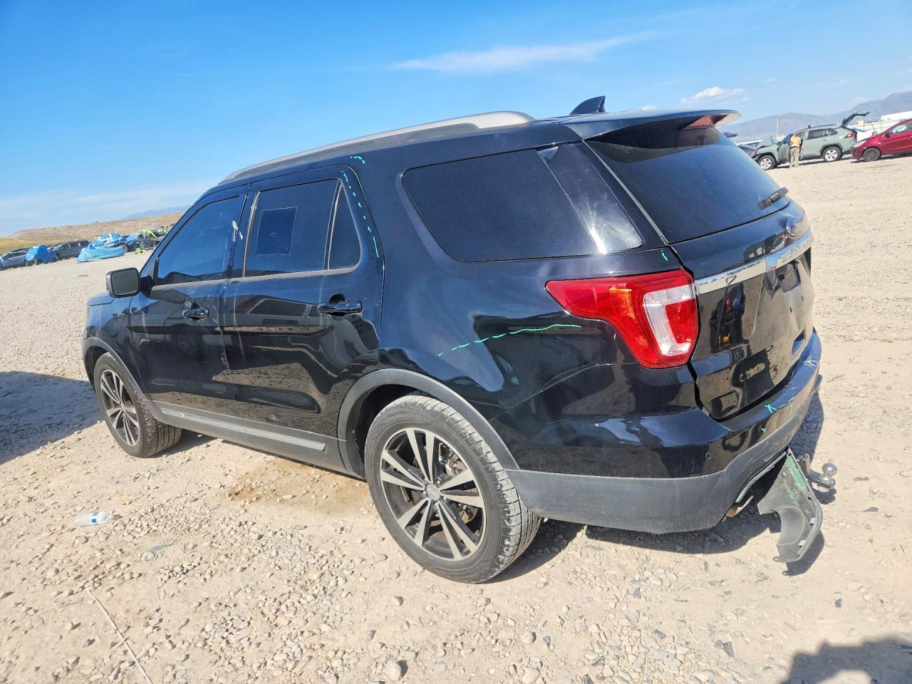 2016 Ford Explorer Xlt - Image 2