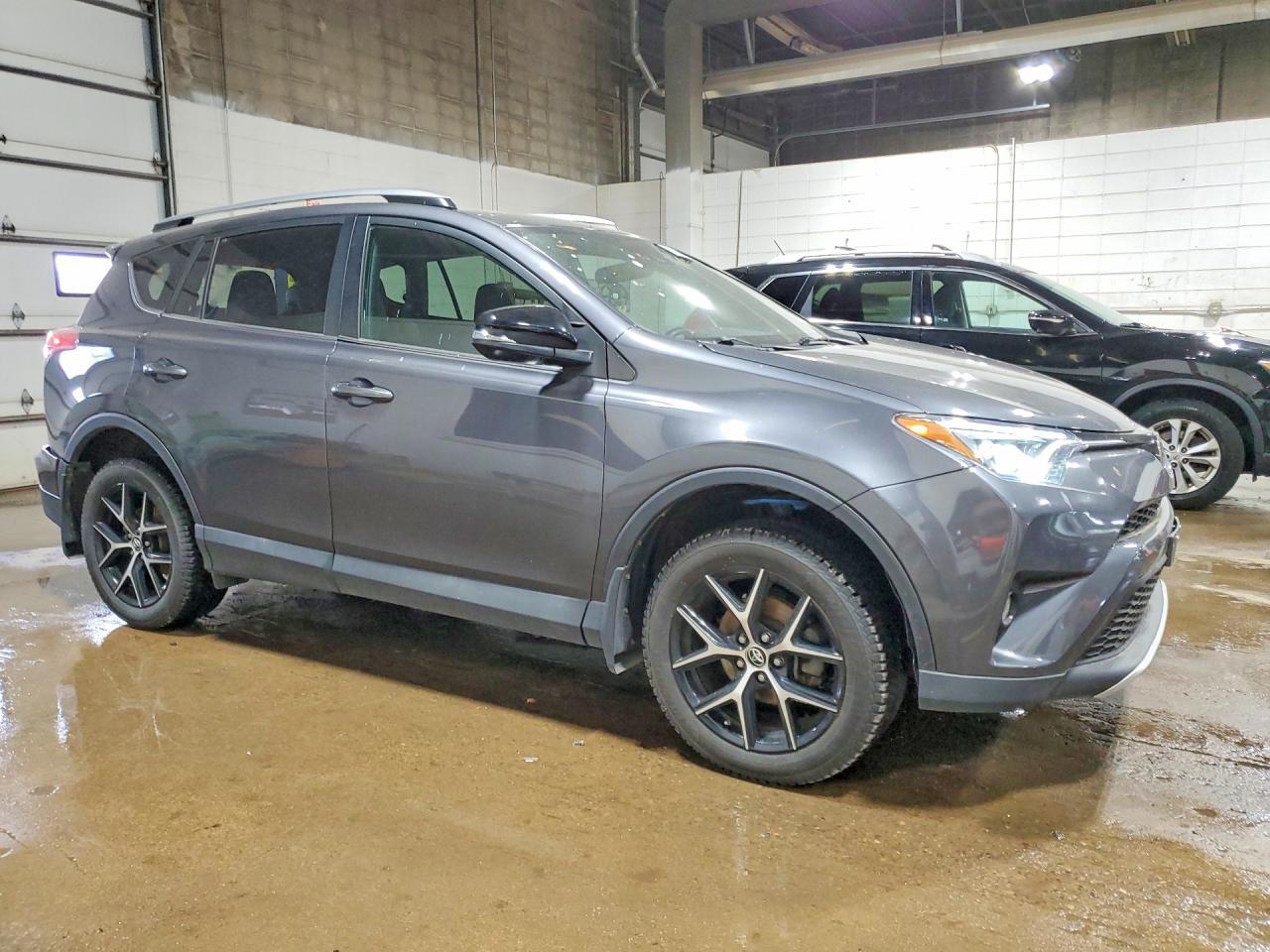 2017 Toyota Rav4 Se - Фото 4