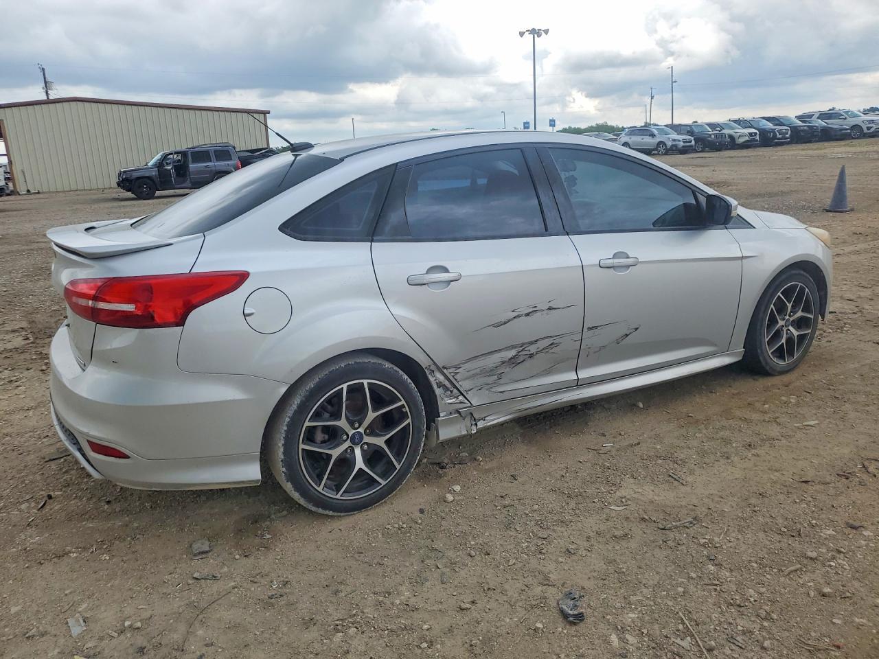 2016 Ford Focus Se - Фото 3