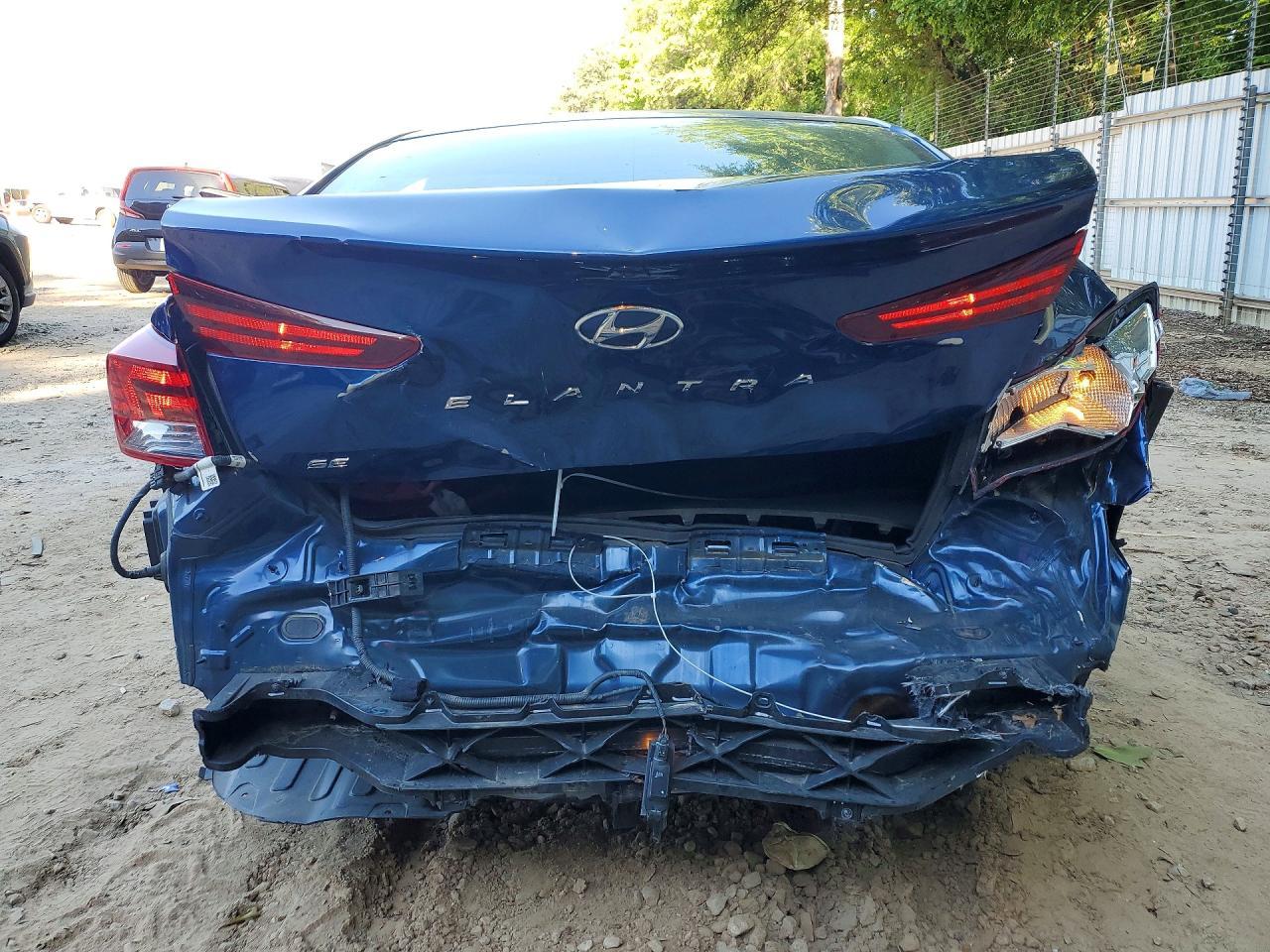 2019 Hyundai Elantra Se - Image 6