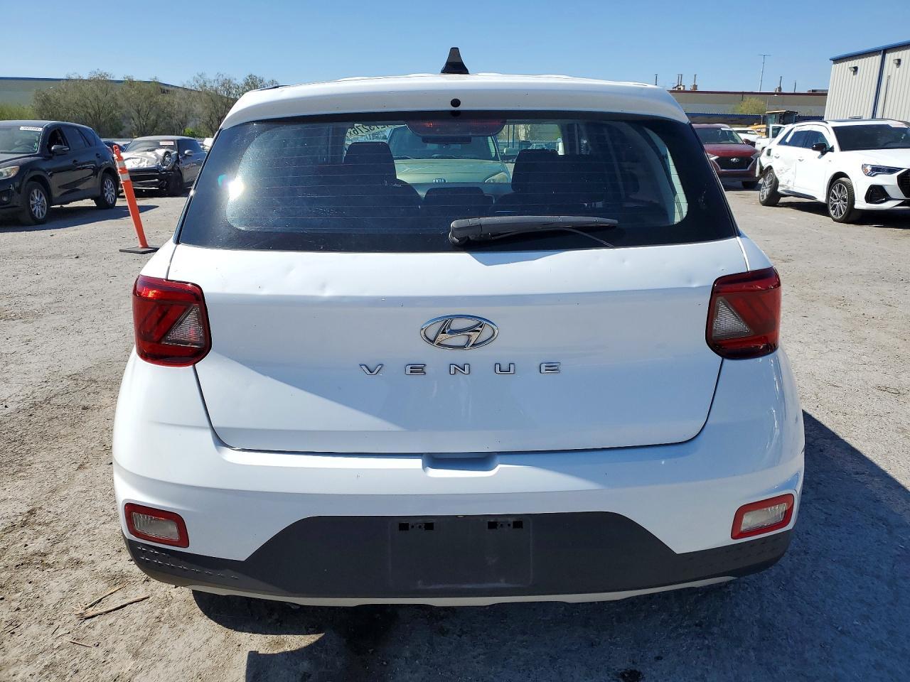 2022 Hyundai Venue Se - Image 6