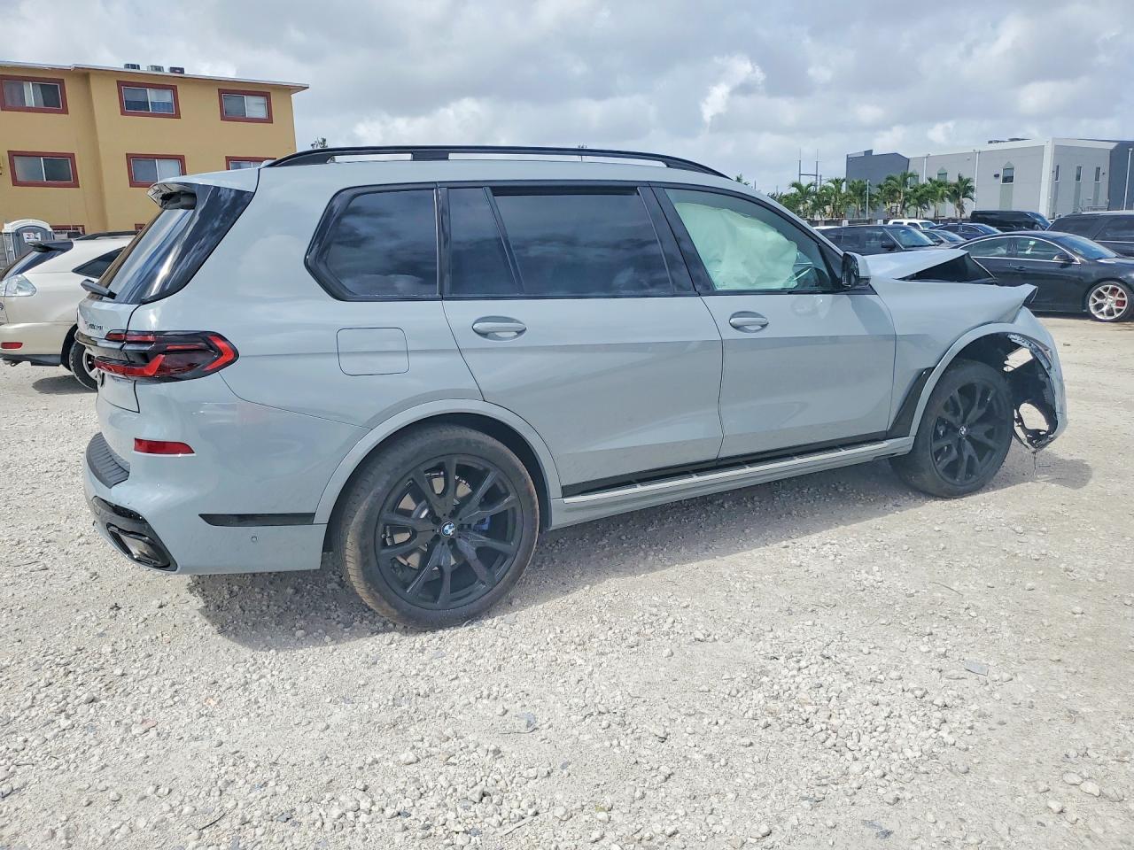 2026 BMW X7 xDrive40I - Image 3