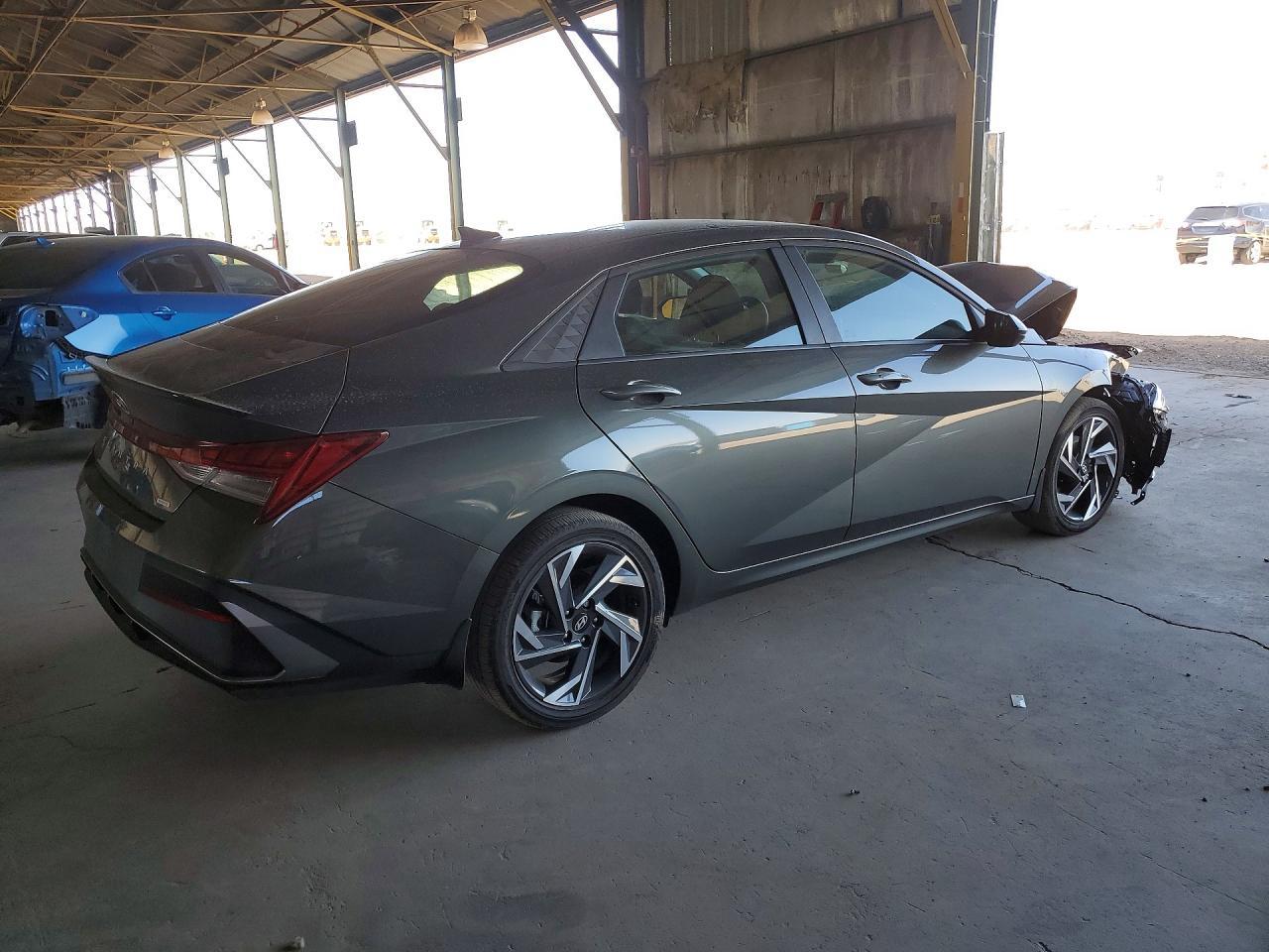 2025 Hyundai Elantra Hybrid Sel Sport - Image 3