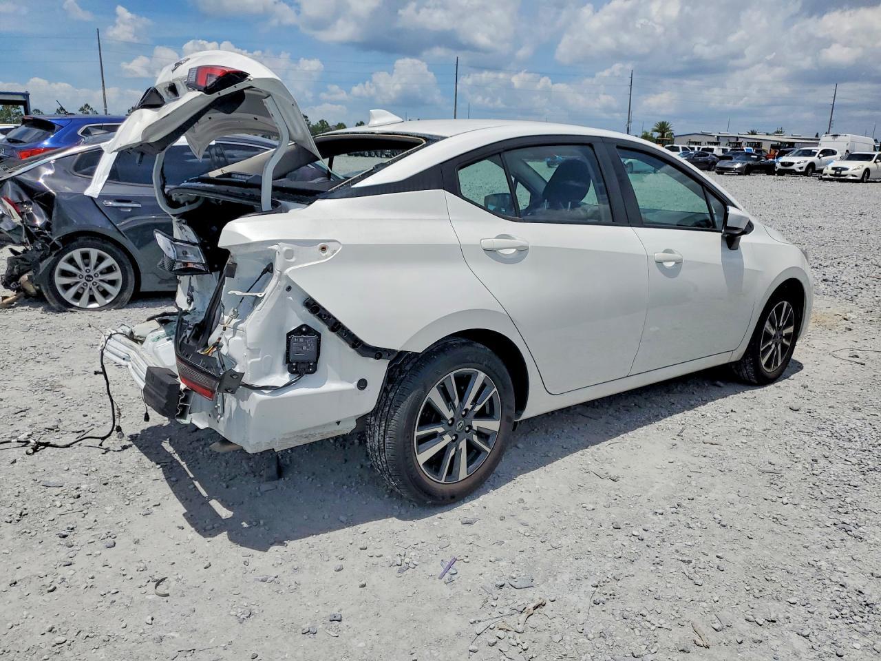 2025 Nissan Versa Sv - Image 3