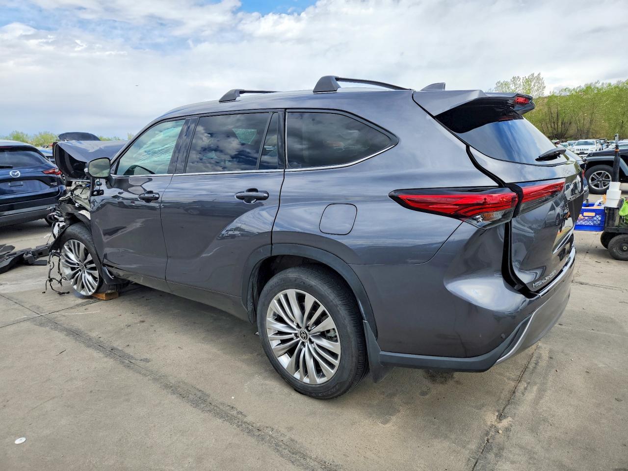 2023 Toyota Highlander Platinum - Фото 2