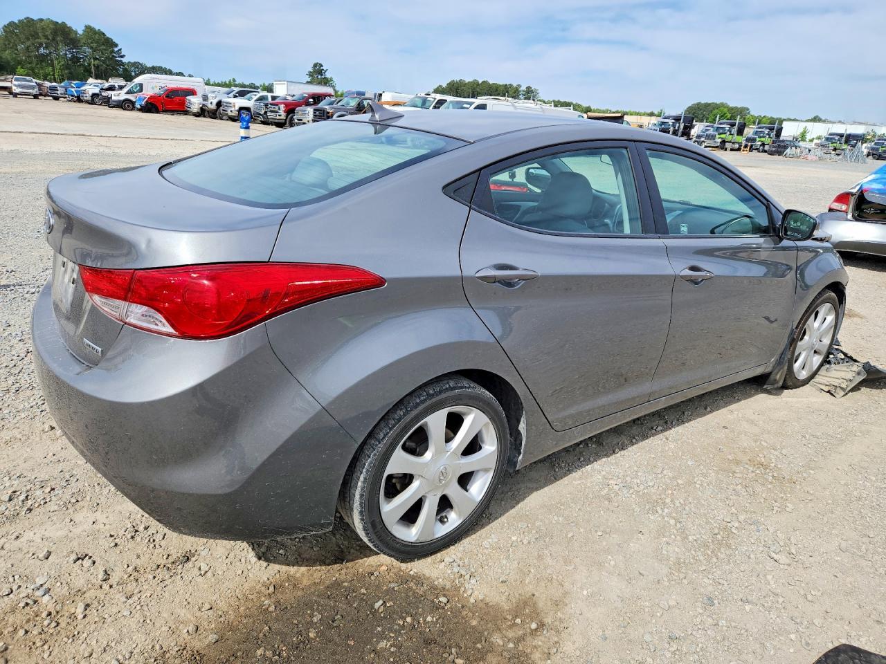 2013 Hyundai Elantra Limited - Image 3