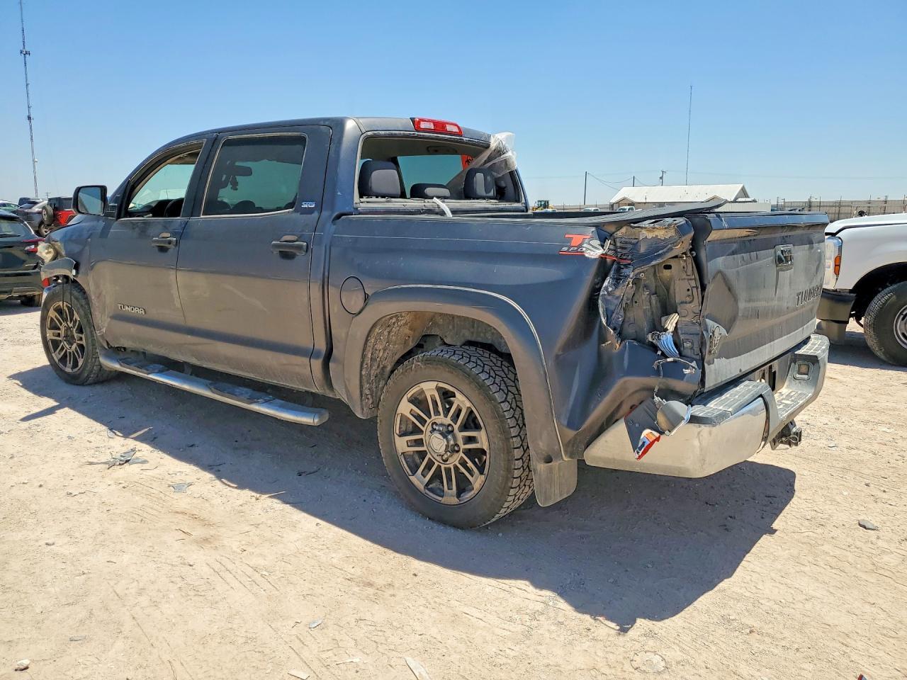 2016 Toyota Tundra Crewmax Sr5 - Image 2