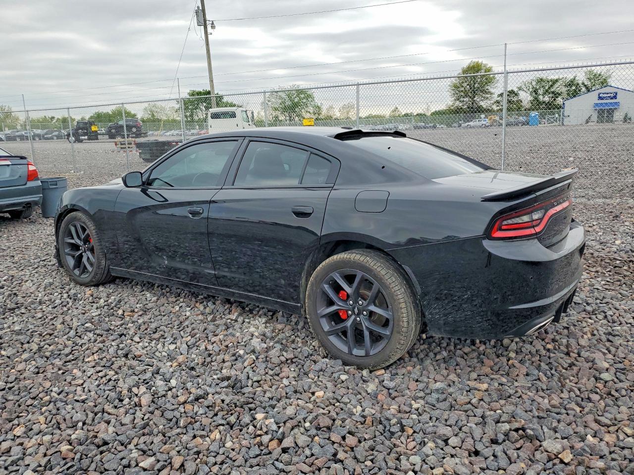 2019 Dodge Charger Sxt - Image 2