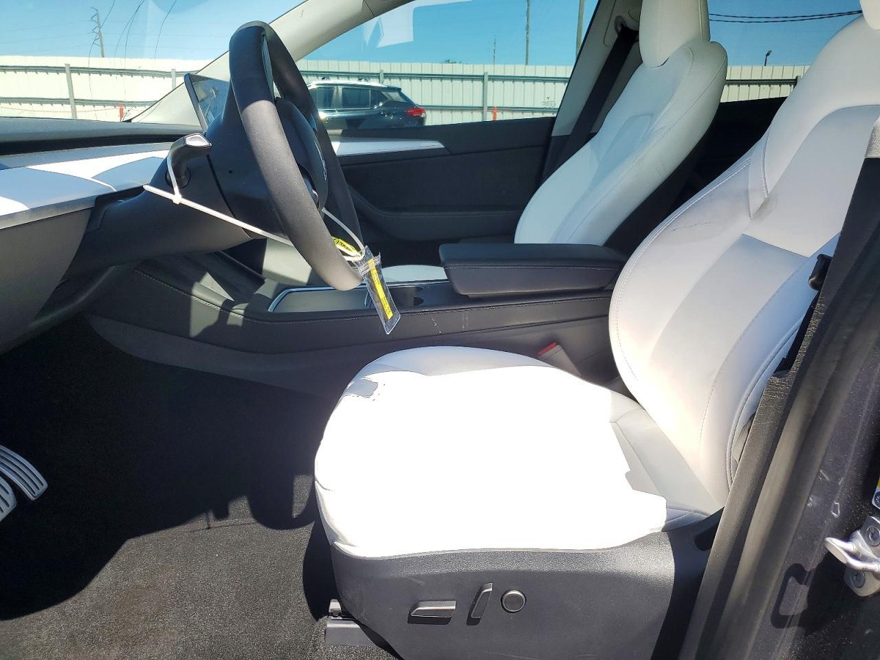 2023 Tesla Model Y - Фото 7