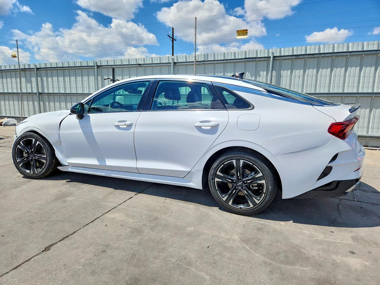 2022 Kia K5 Gt Line - Фото 2