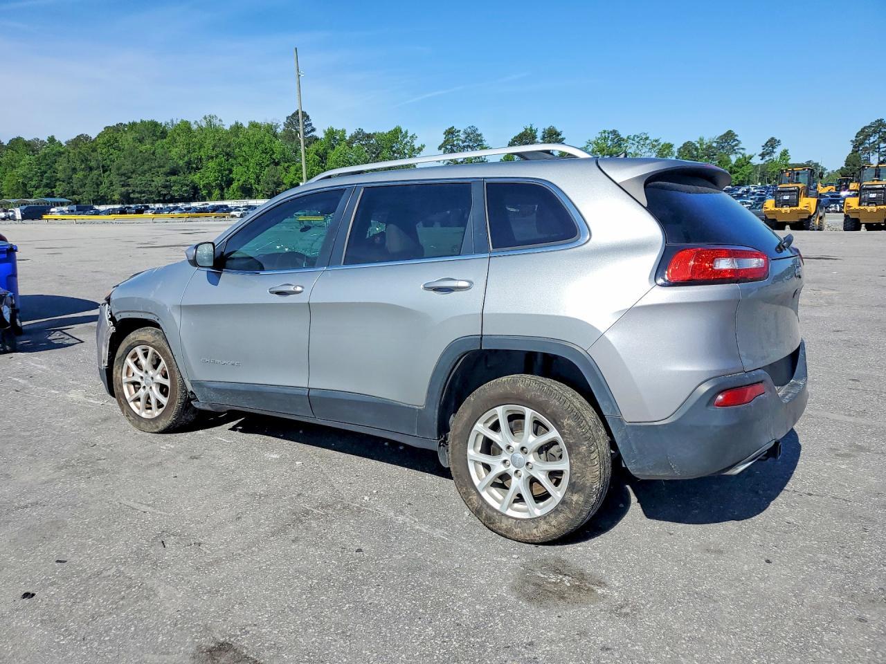 2015 Jeep Cherokee Latitude - Image 2