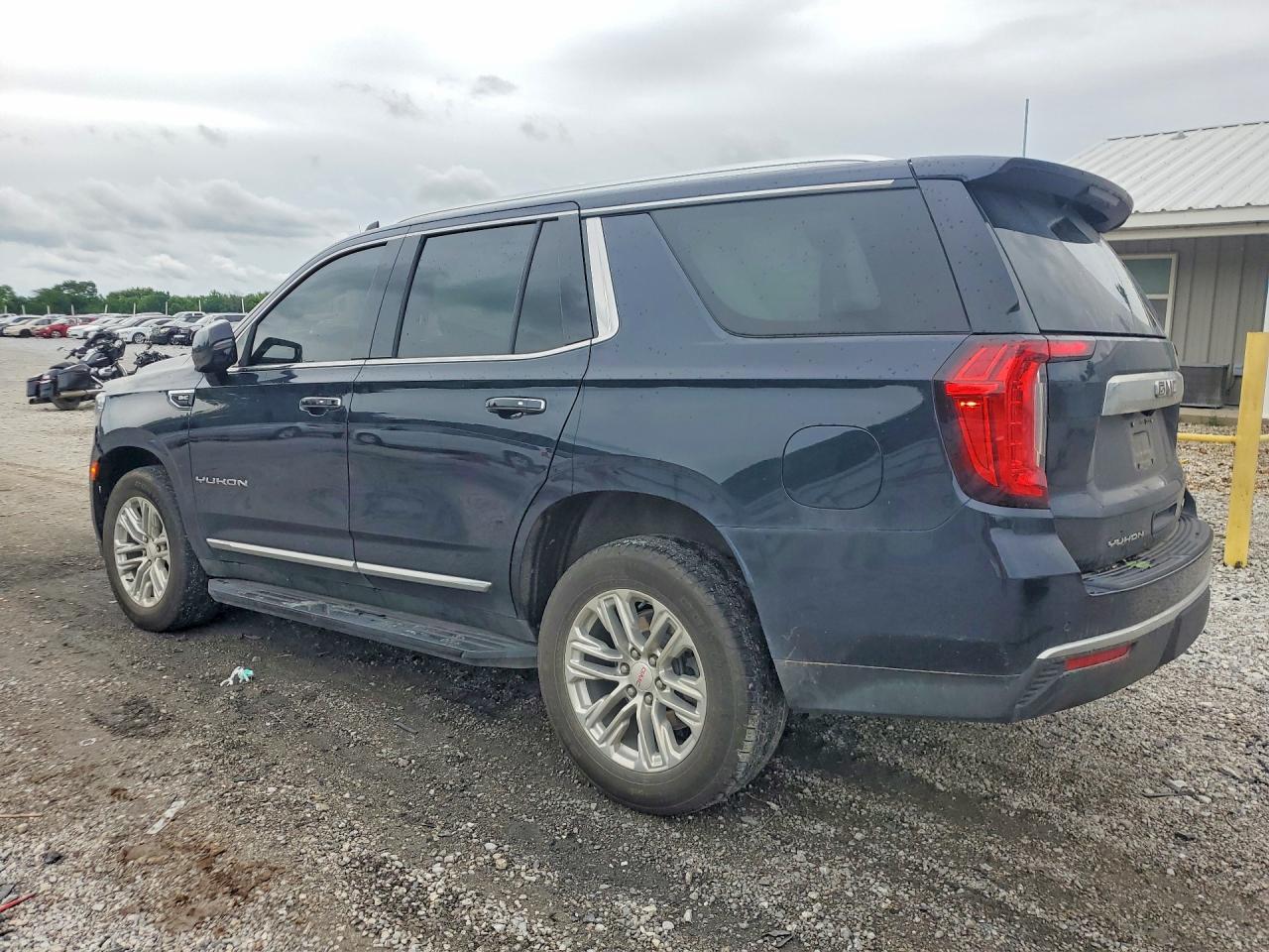 2023 GMC Yukon Slt - Image 2