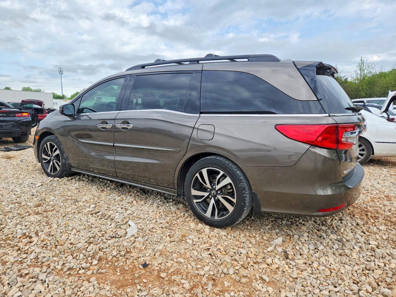 2019 Honda Odyssey Elite - Image 2
