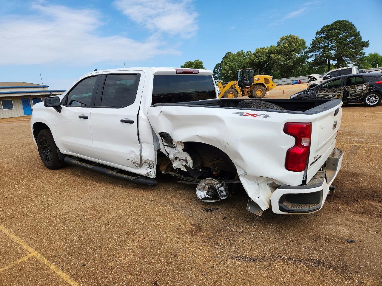 2026 Chevrolet Silverado K1500 Custom - Фото 2