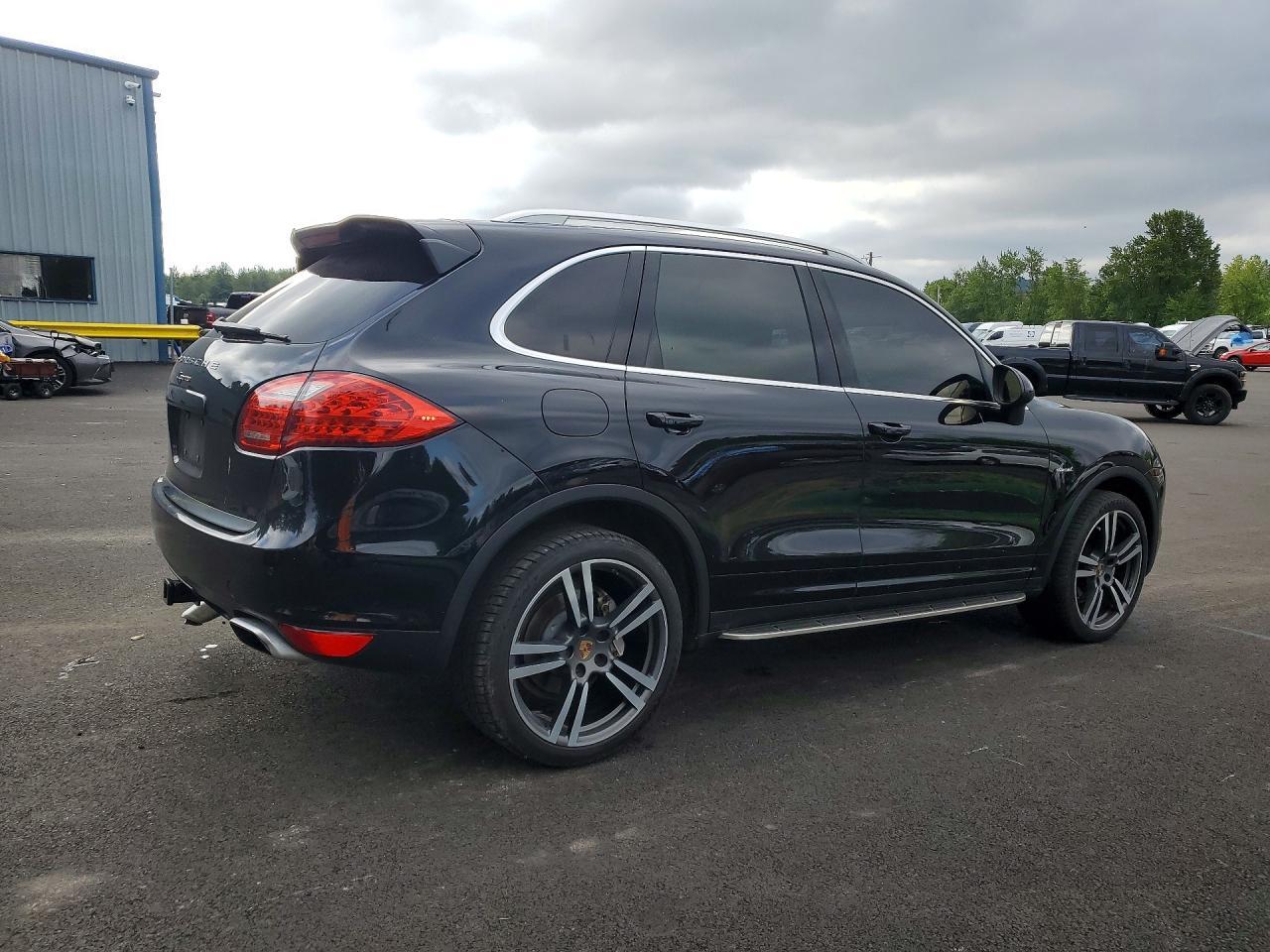 2013 Porsche Cayenne - Image 3