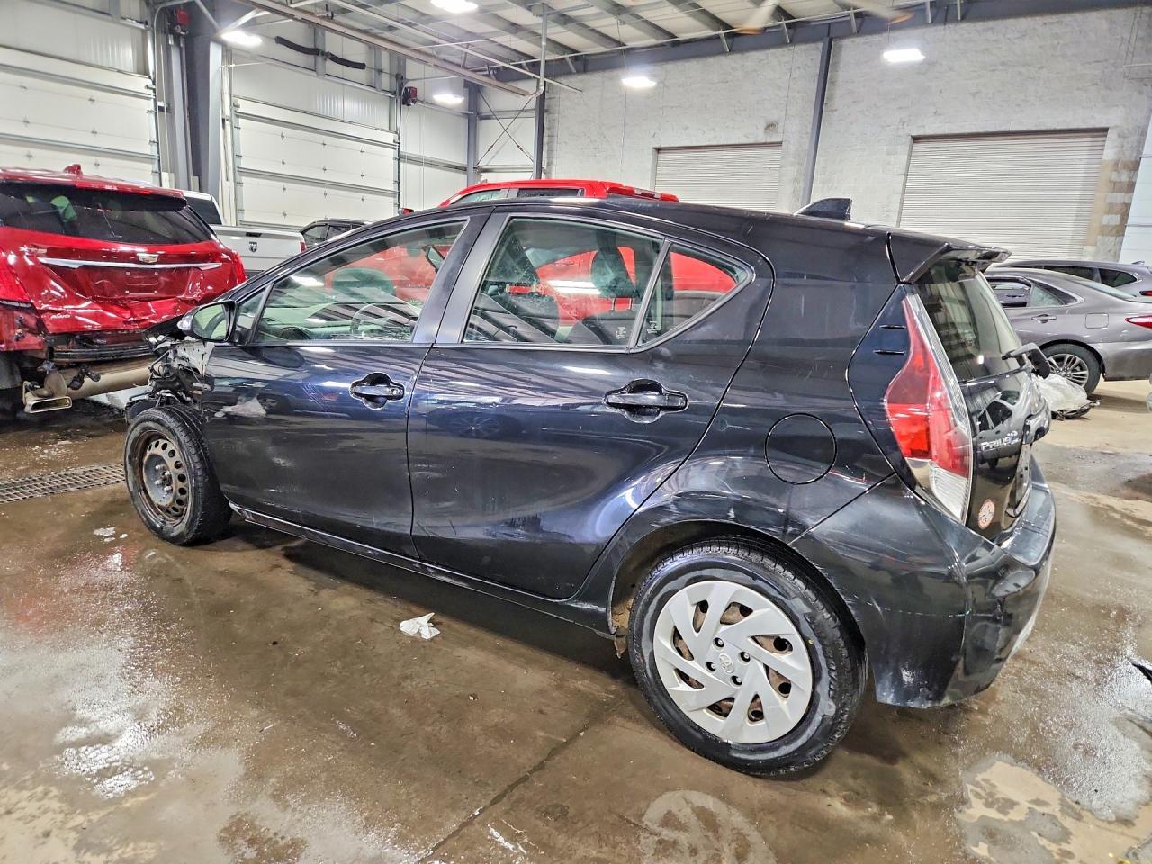 2016 Toyota Prius C Two - Фото 2
