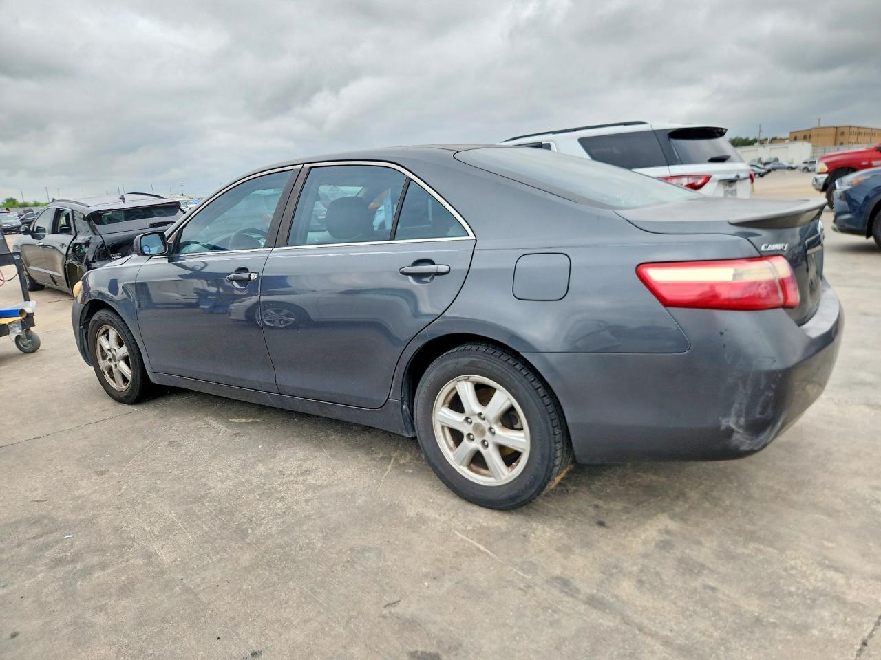 2009 Toyota Camry Le - Фото 2