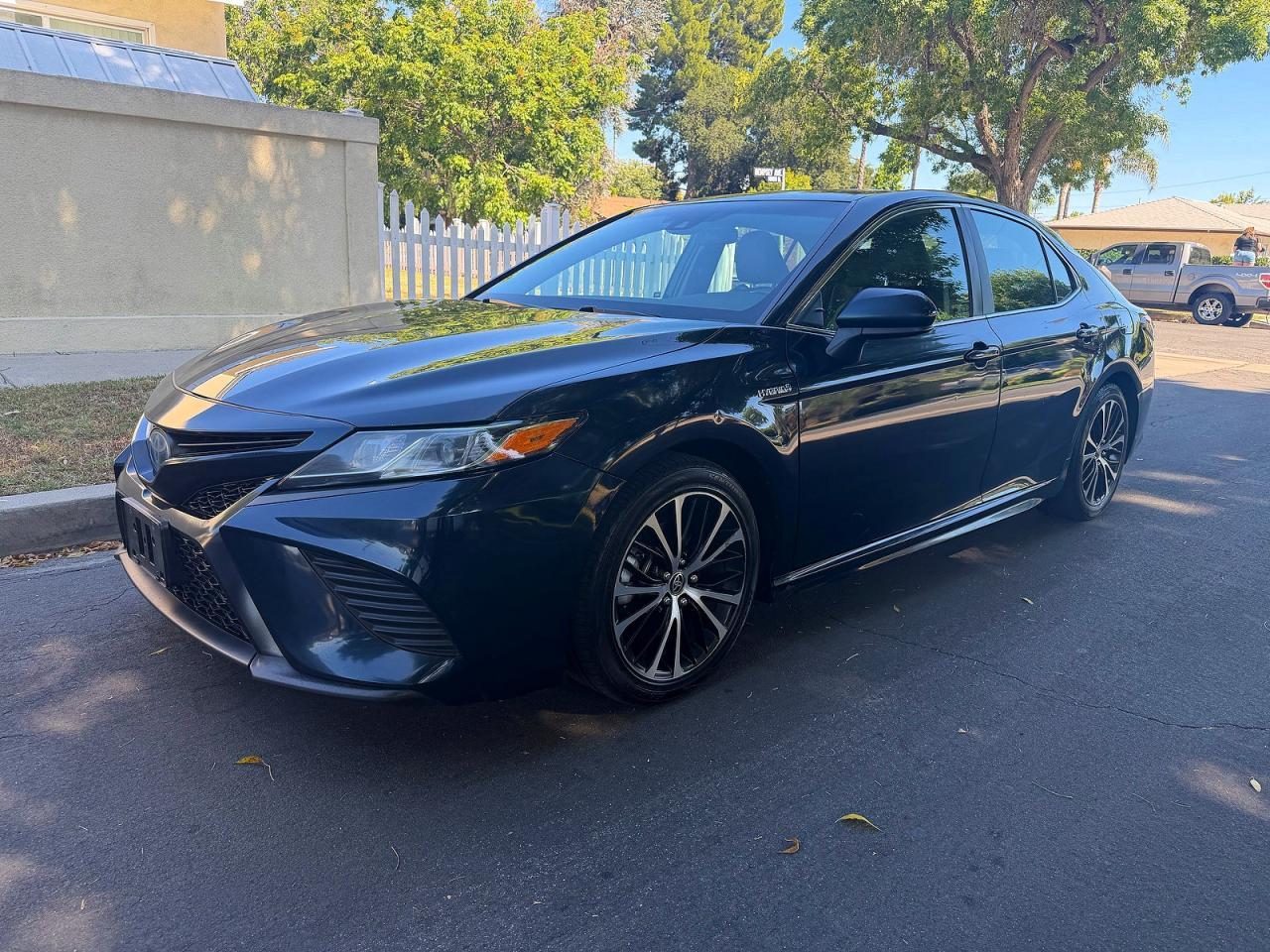 2020 Toyota Camry Hybrid Se - Фото 2