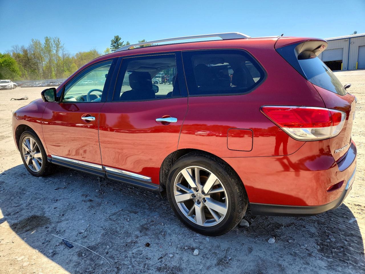 2014 Nissan Pathfinder S - Фото 2