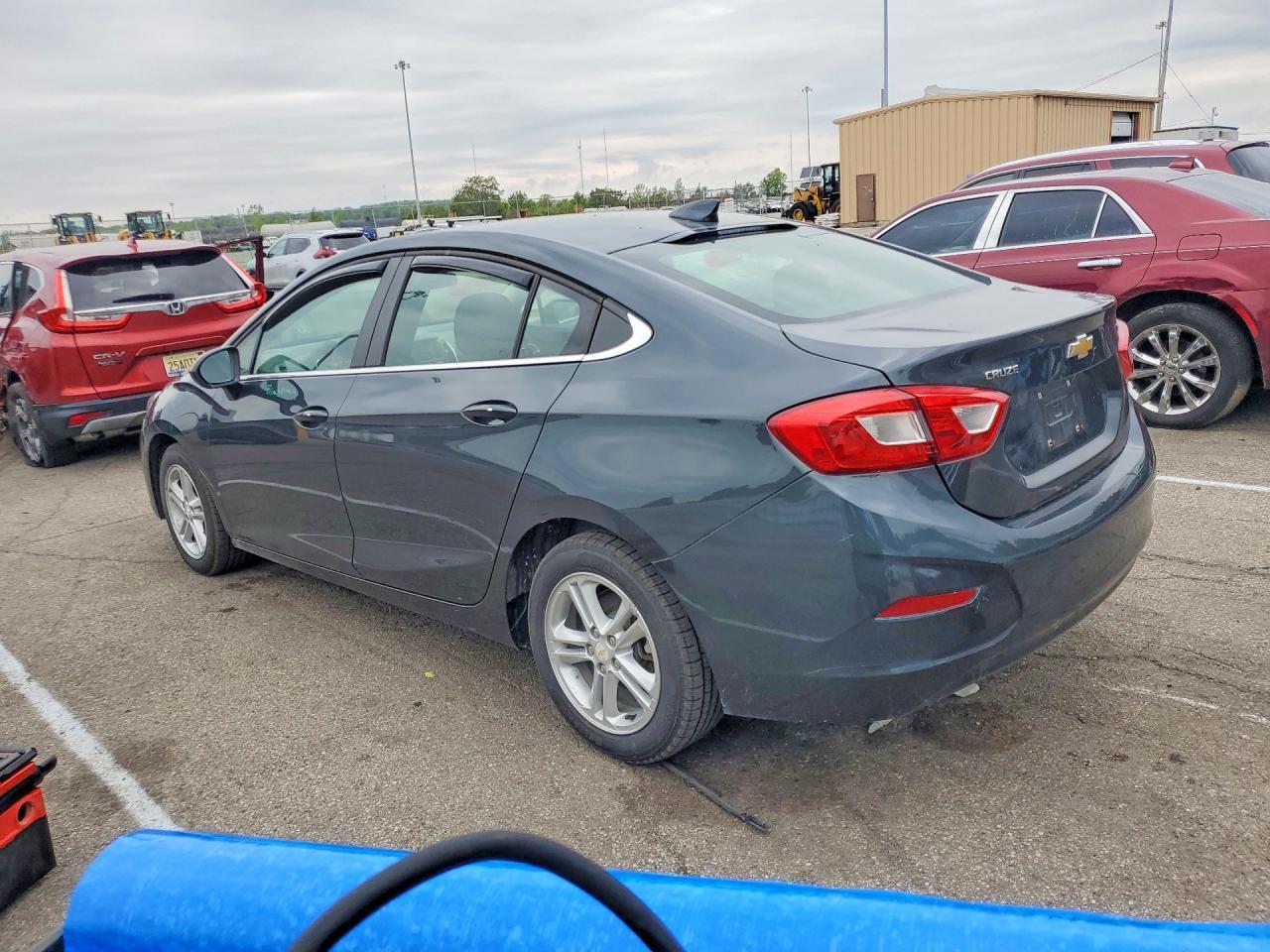 2018 Chevrolet Cruze Lt - Image 2