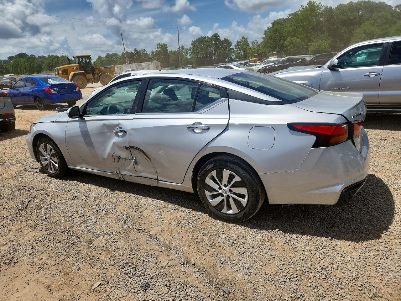 2023 Nissan Altima S - Фото 2
