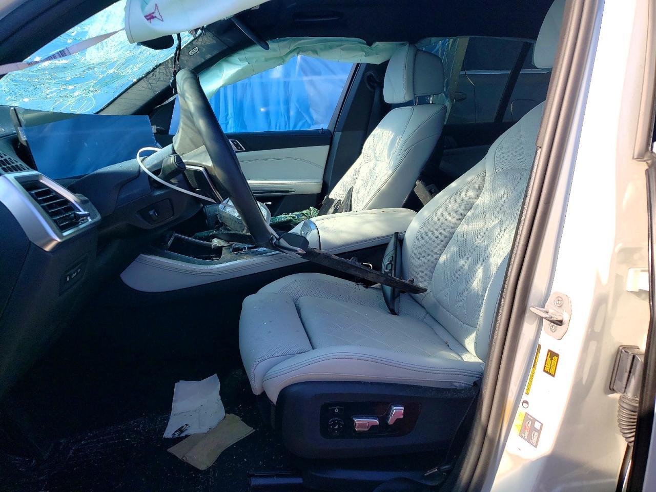 2025 BMW X5 xDrive50E - Image 7