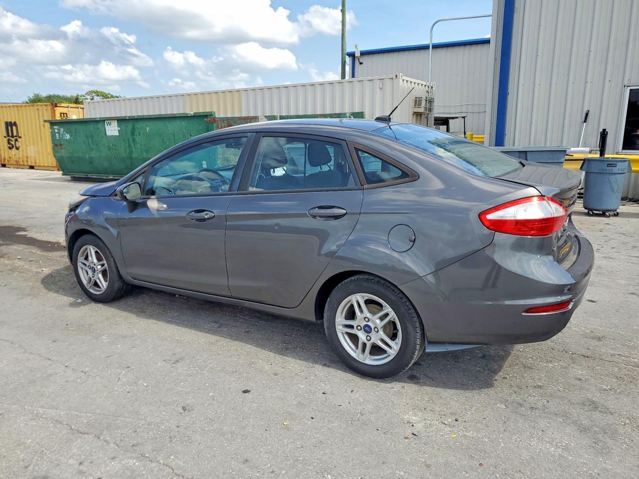 2017 Ford Fiesta Se - Фото 2