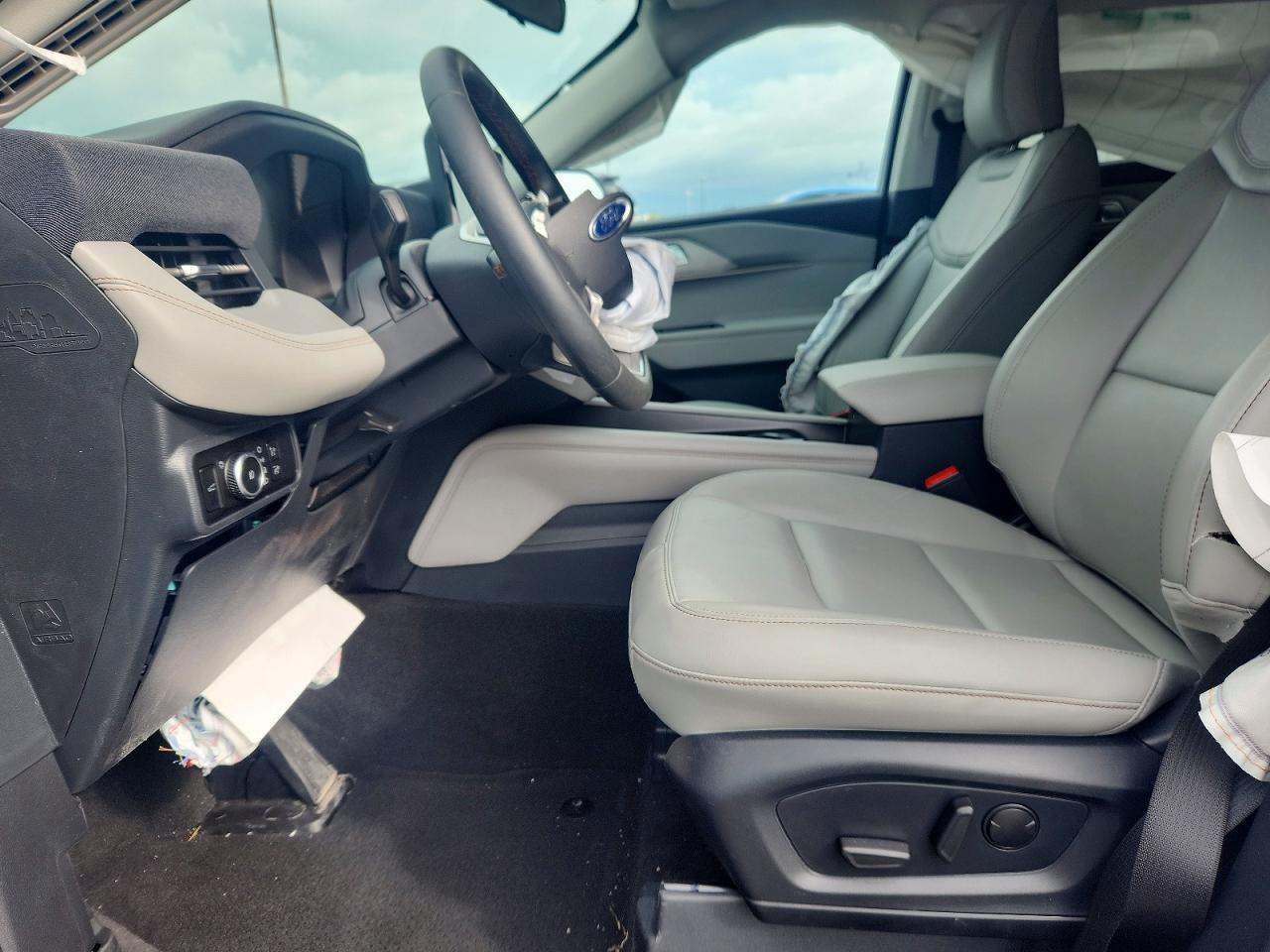 2026 Ford Explorer Active - Image 7