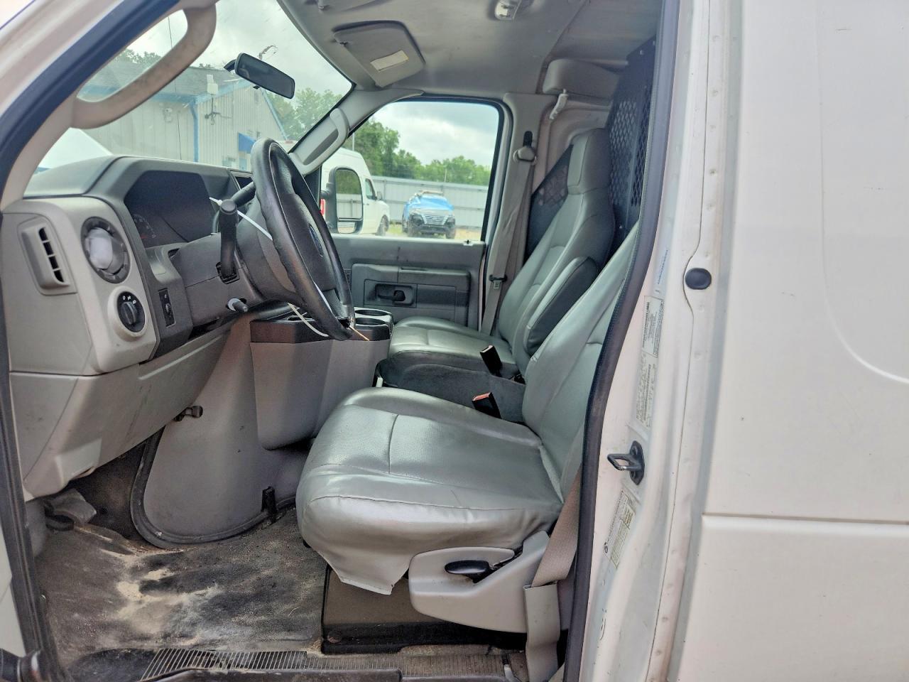 2014 Ford Econoline E250 Van - Фото 7