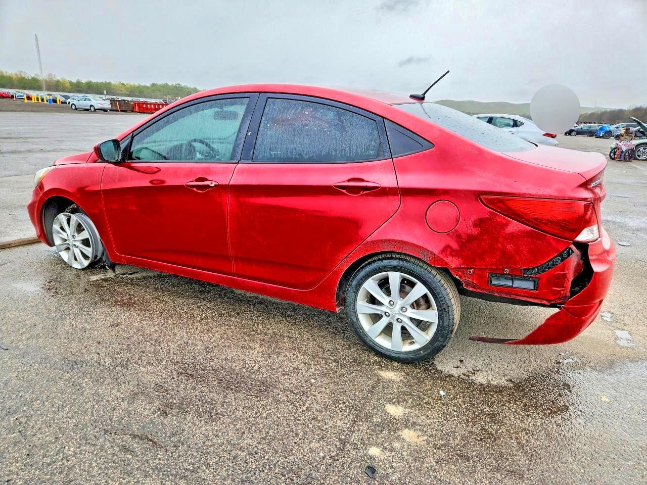 2013 Hyundai Accent Gls - Image 2