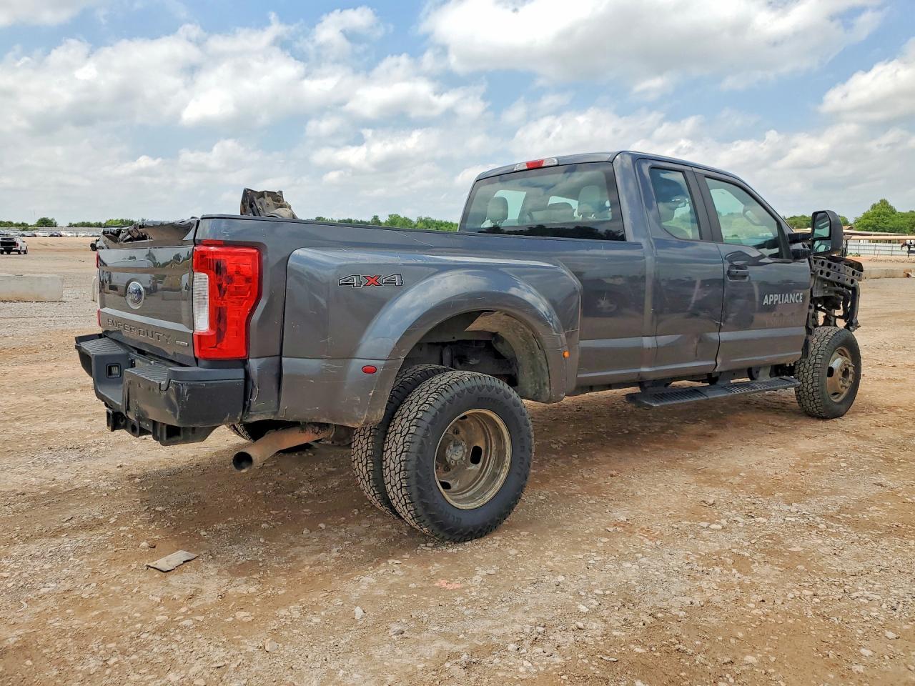 2017 Ford F350 Super Duty - Фото 3