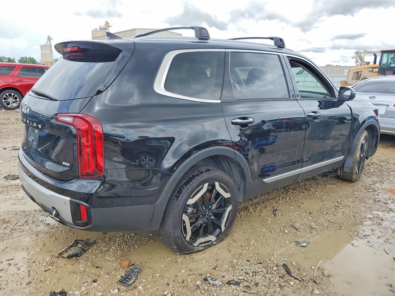 2023 Kia Telluride S - Image 3