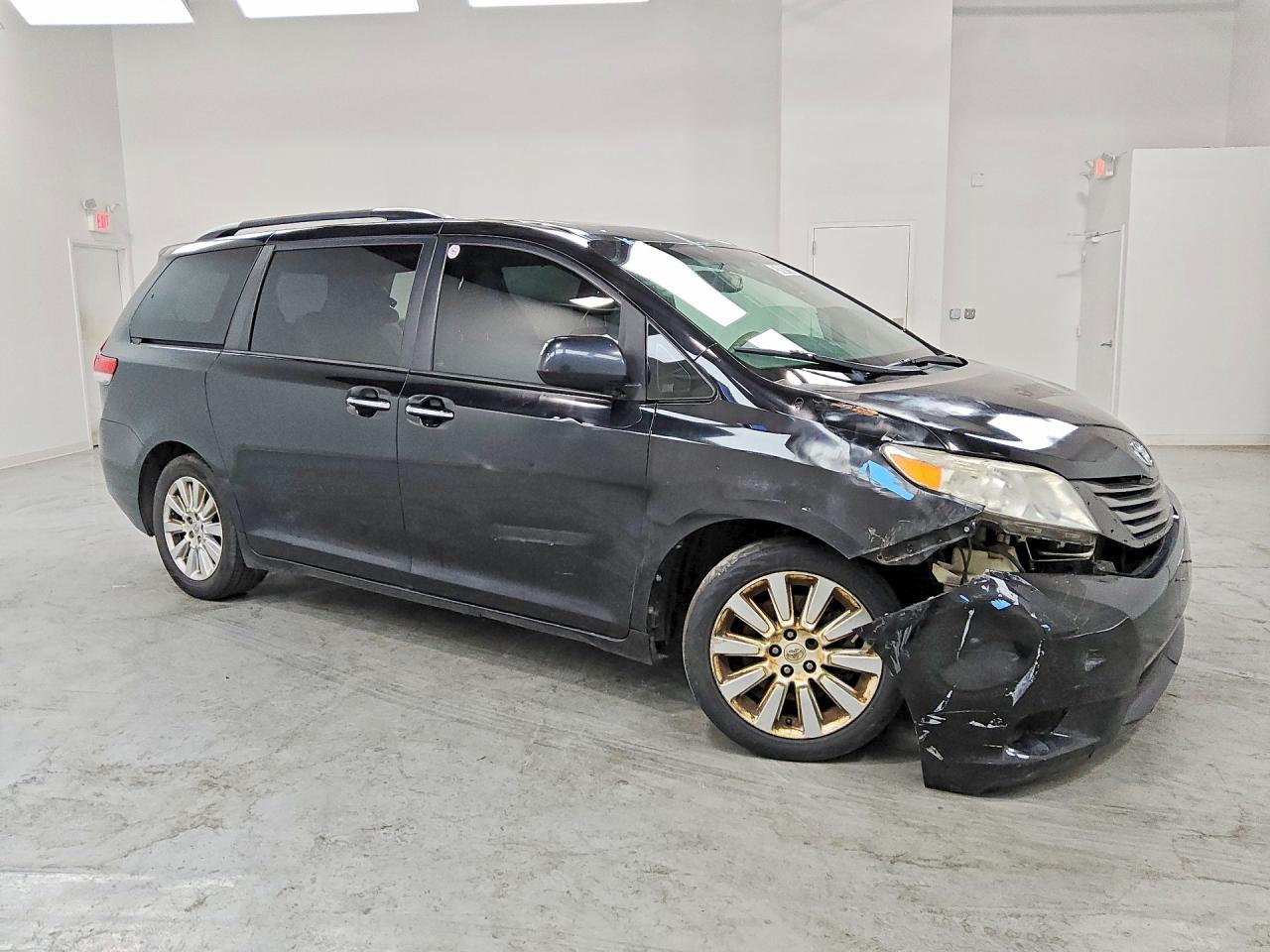 2014 Toyota Sienna Xle 7-Passenger - Фото 4
