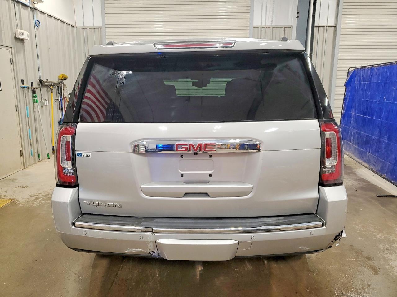 2017 GMC Yukon Denali - Фото 6