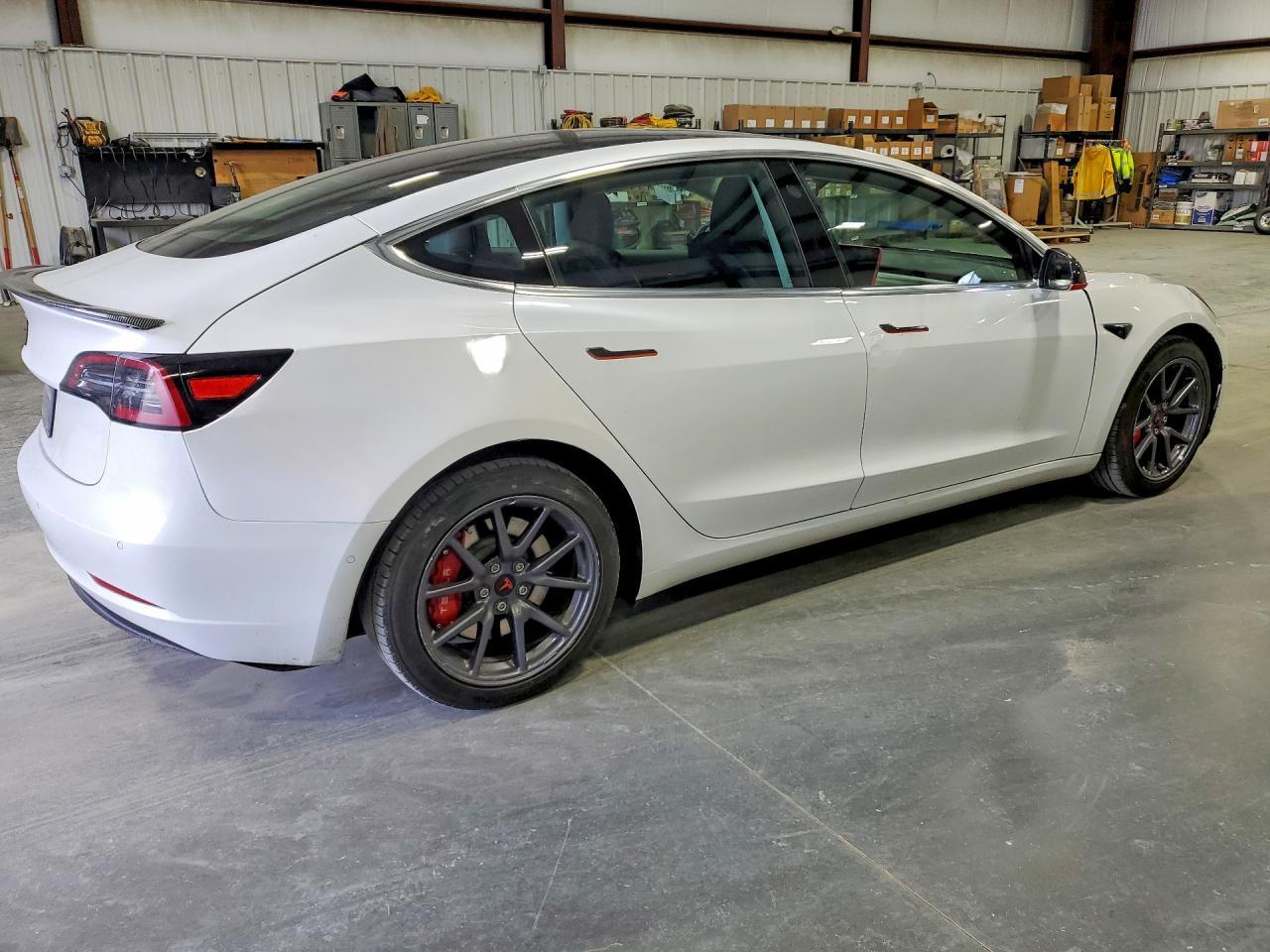 2020 Tesla Model 3 - Фото 3